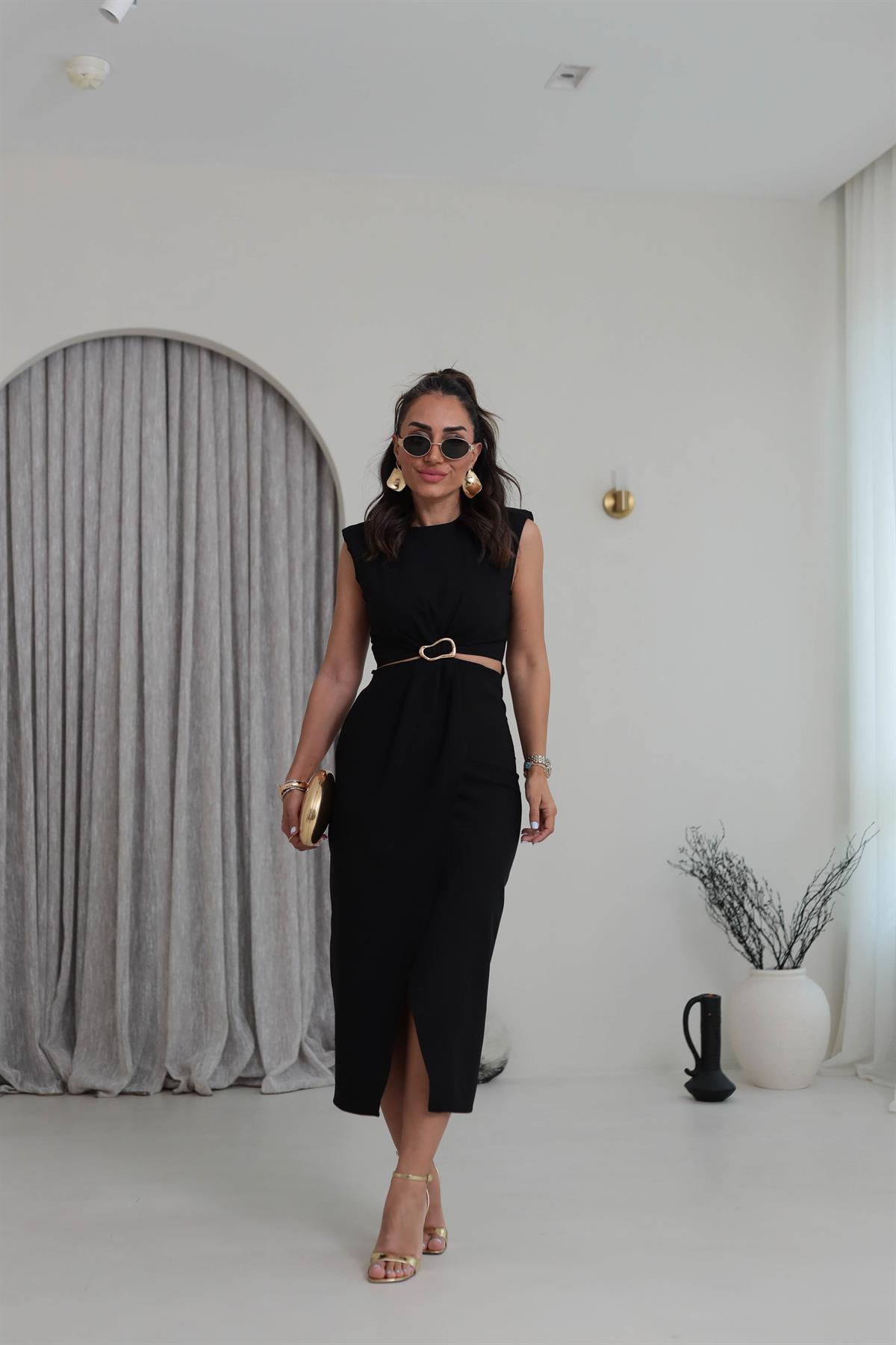 3755 Sıfır Kol  Bel Dekolteli Gold Tokalı Midi Elbise SİYAH