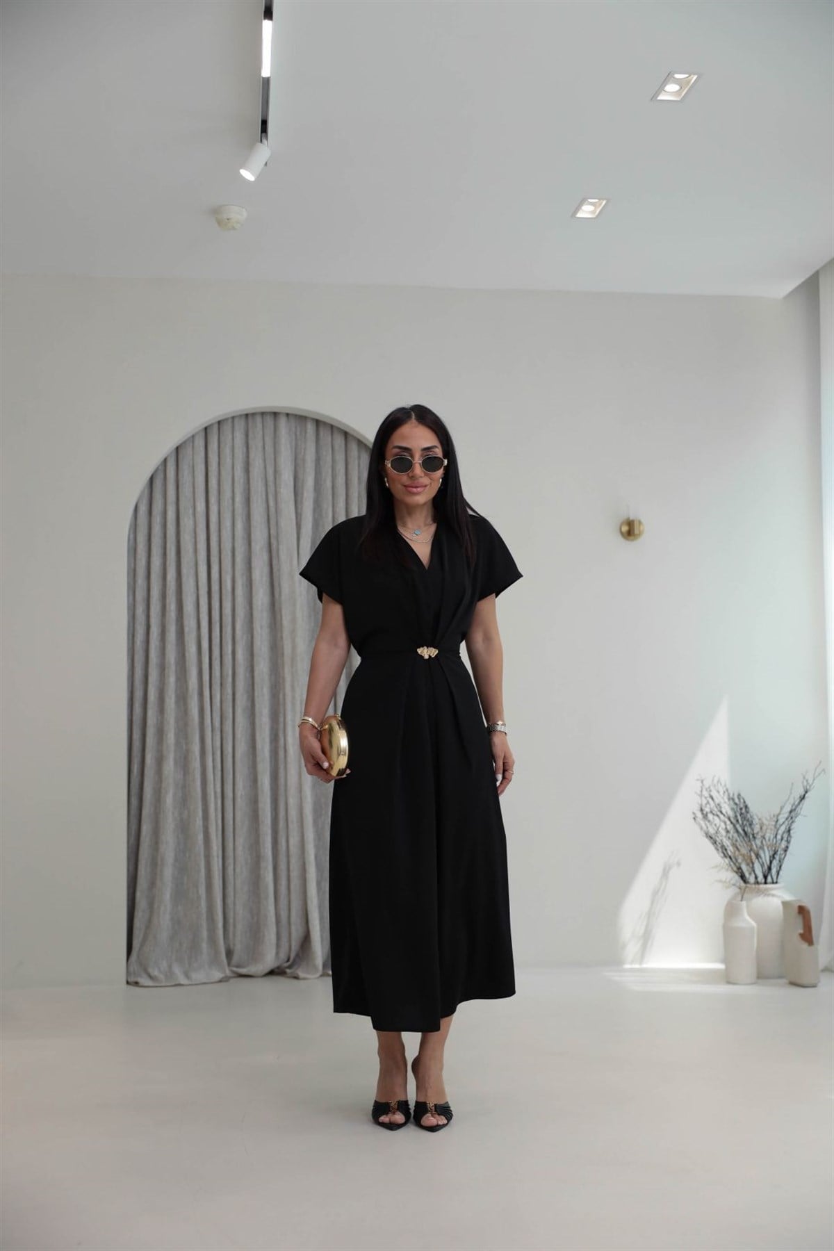 7285 Önü Gold Aksesuarlı Elbise SİYAH