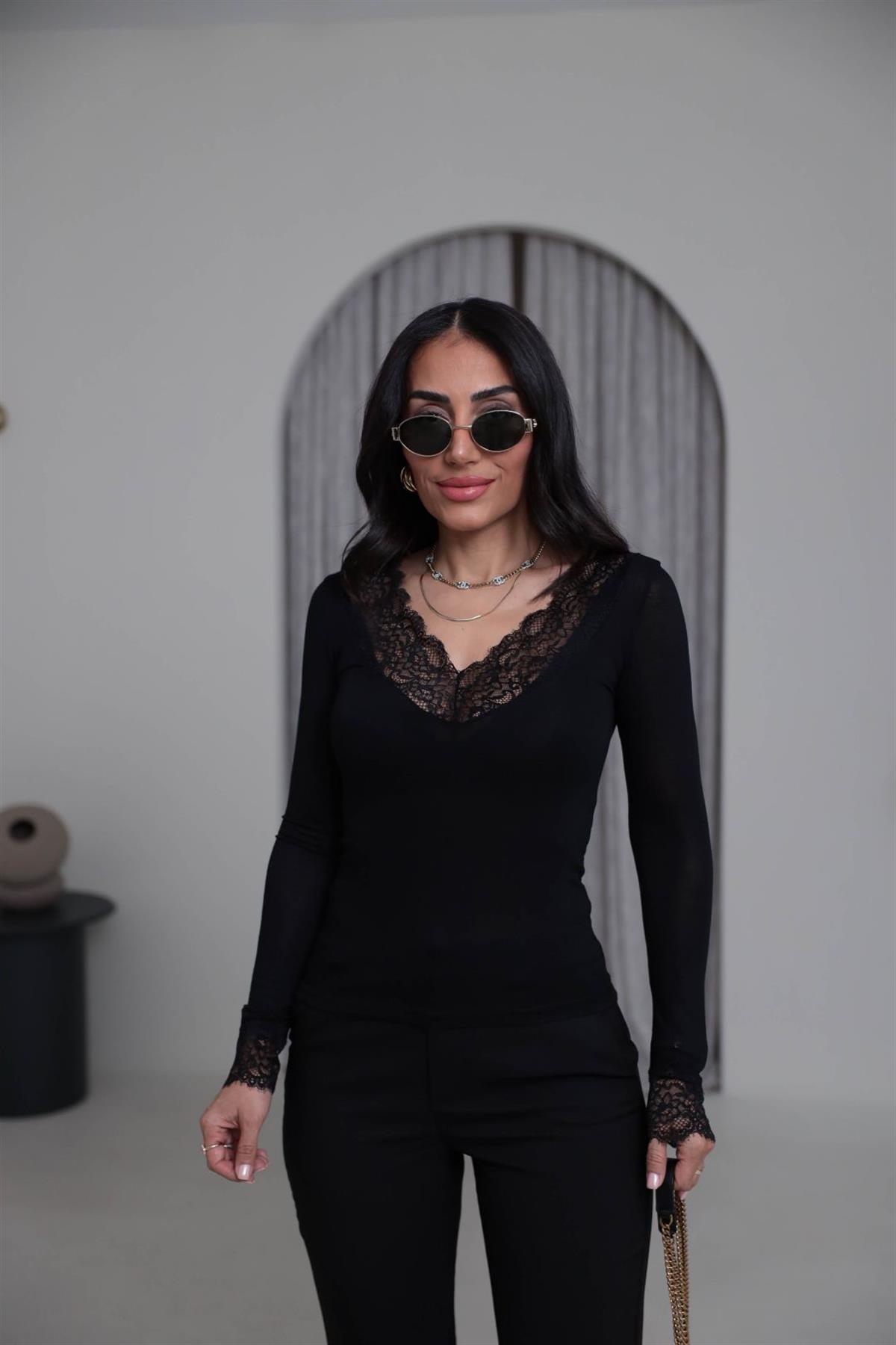 1041 V Yaka Dantel Detay İnti Body SİYAH