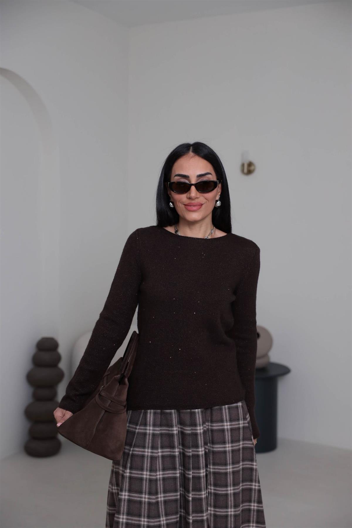 0836 Kayık Yaka Pullu Simli Triko KAHVE