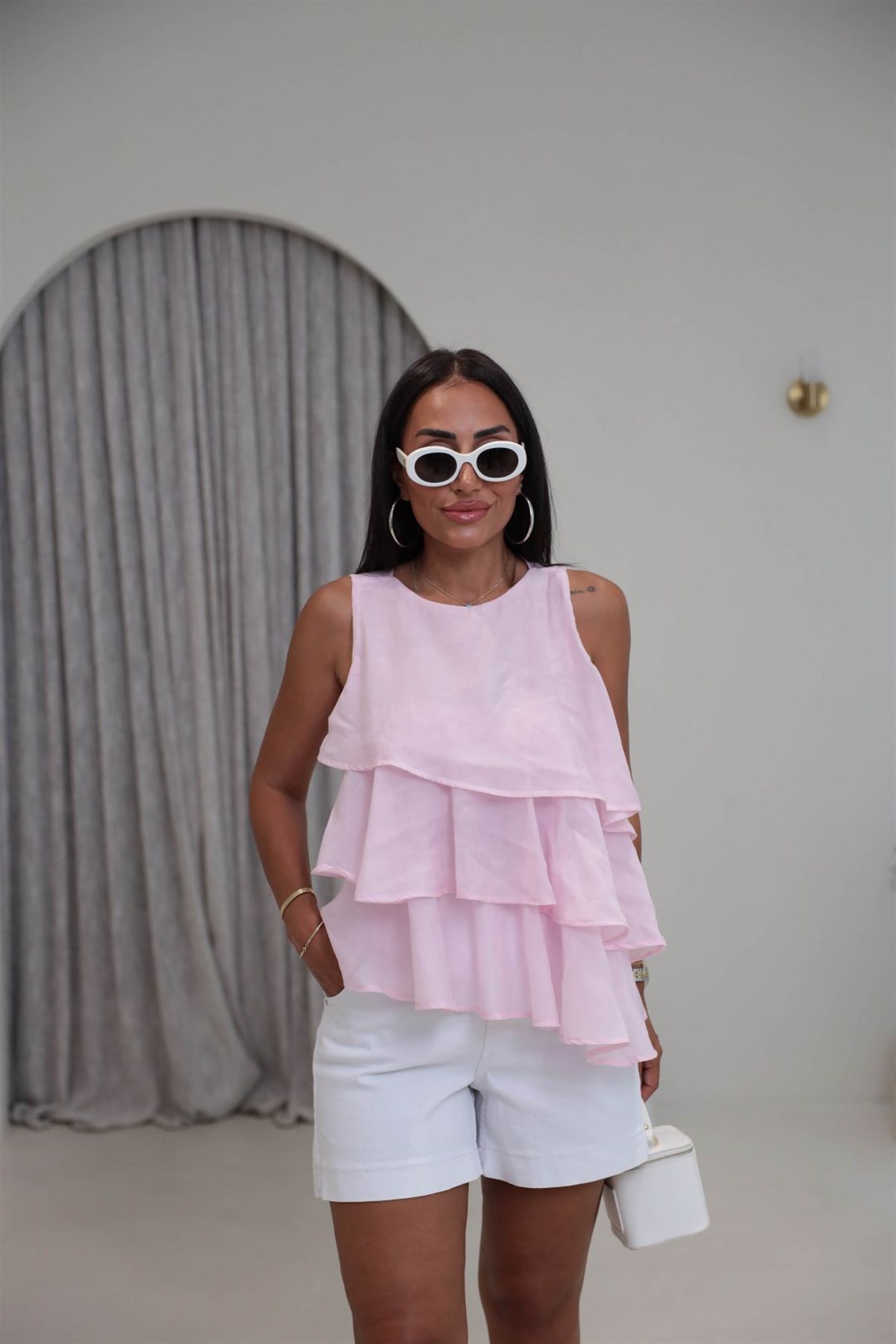 1054 Kat Kat Volanlı Asimetrik Kolsuz Bluz PEMBE
