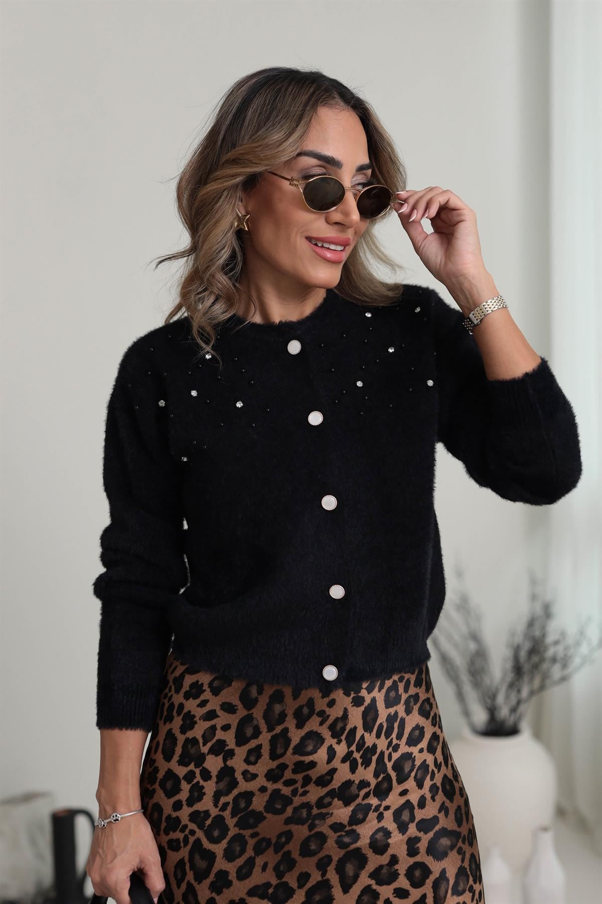 1603 İnci ve Taş İşlemeli Yumoş Triko Hırka SİYAH