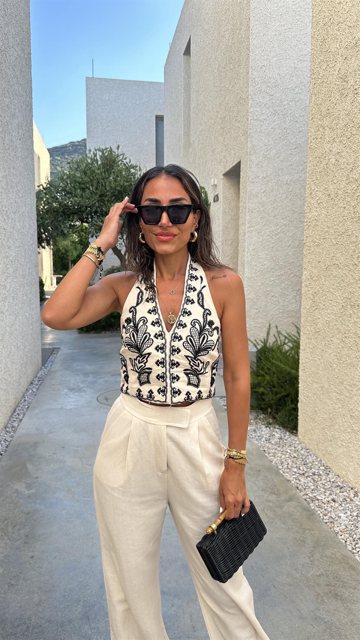 4562 Sırt Dekolteli Nakışlı Yelek