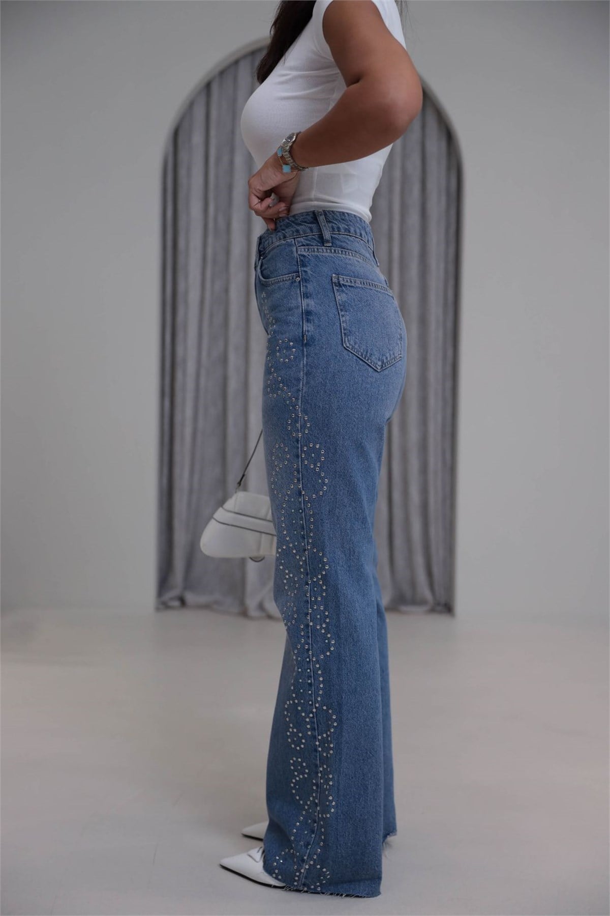 1077 Kenar Drop Taşlı Lazer Kesikli Bol Paça Denim Pantolon MAVİ