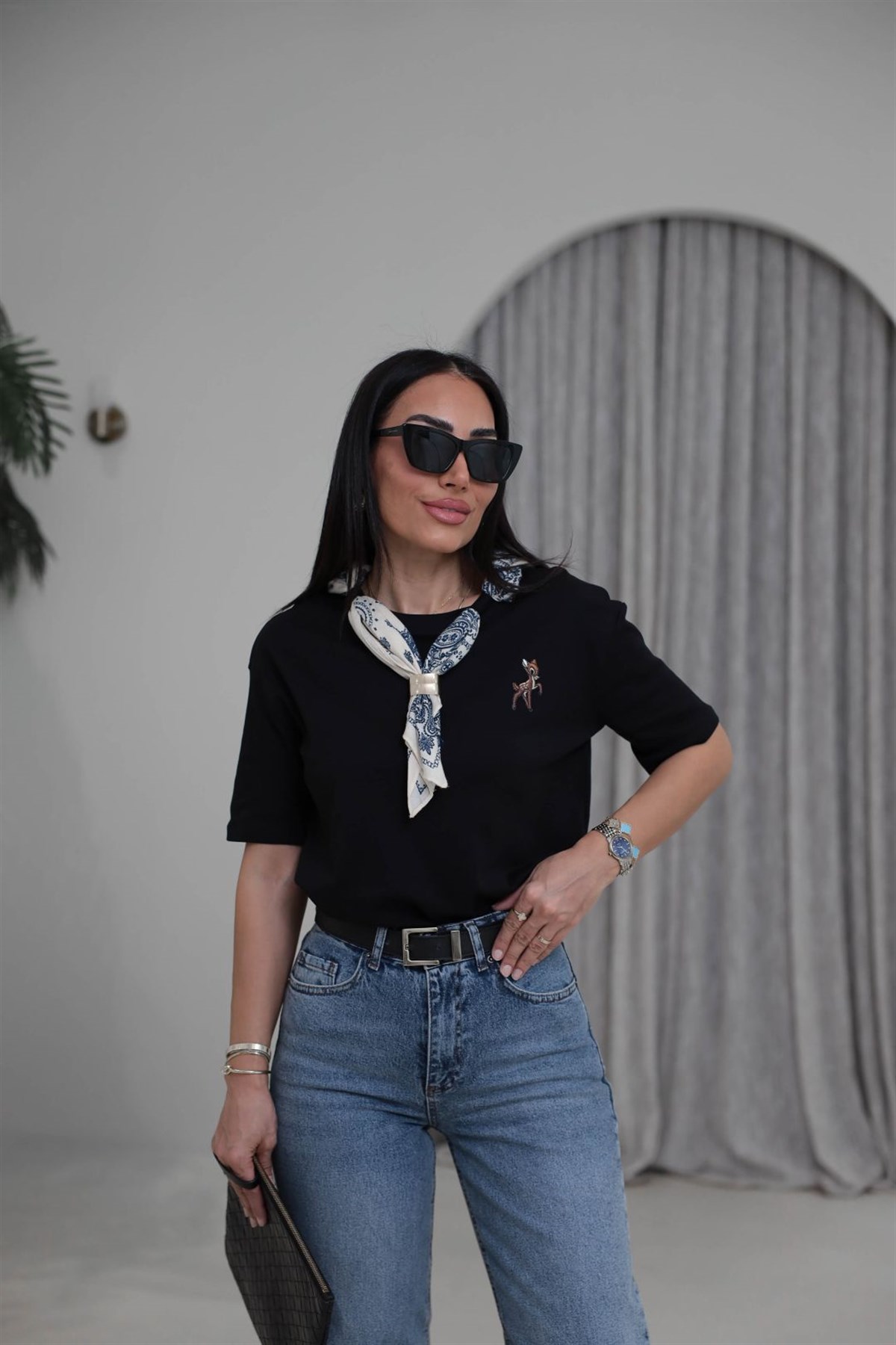 1140 Fular Detaylı Nakışlı Tshirt SİYAH