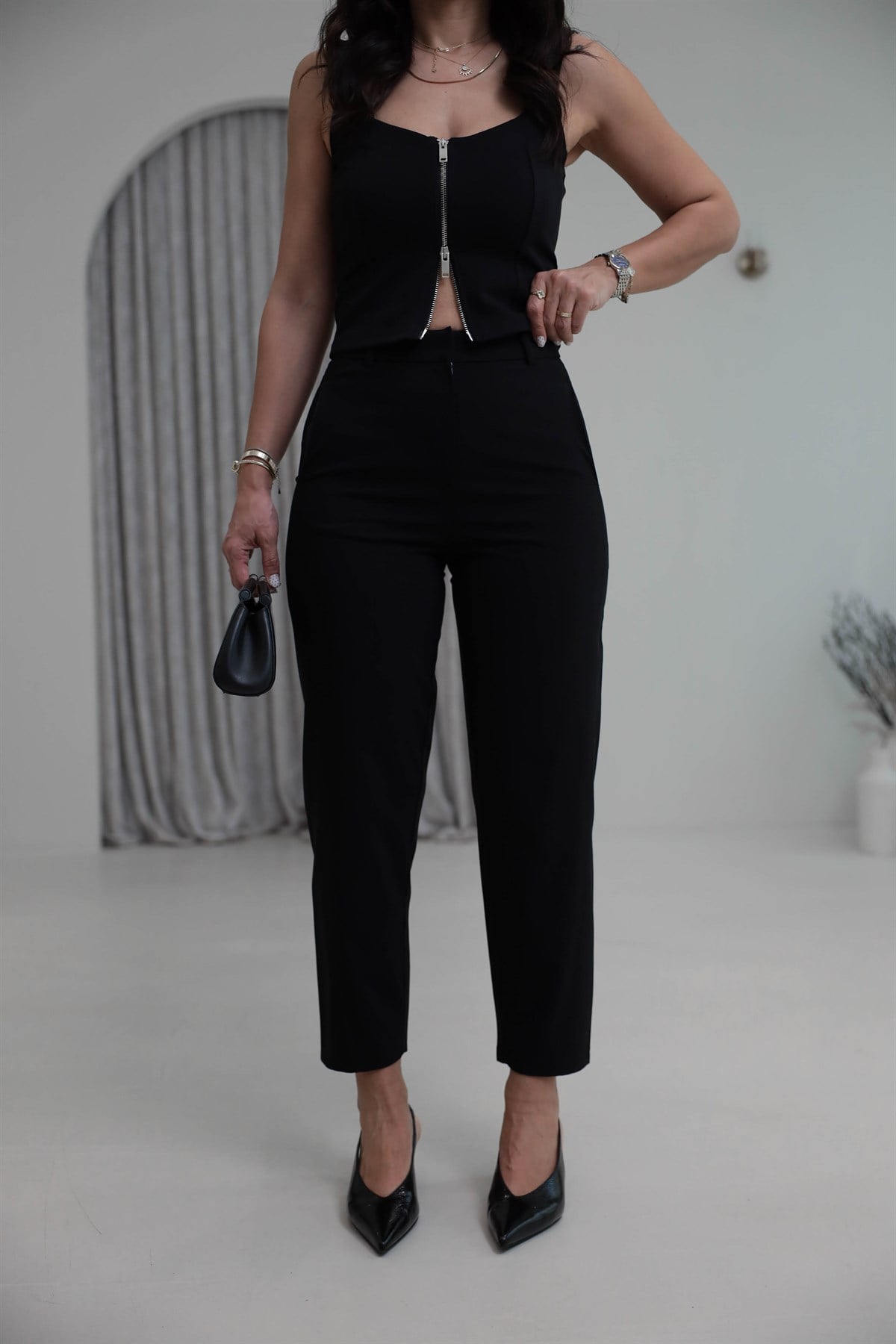 9957 Düz ve Rahat Kesim Kumaş Pantolon SİYAH