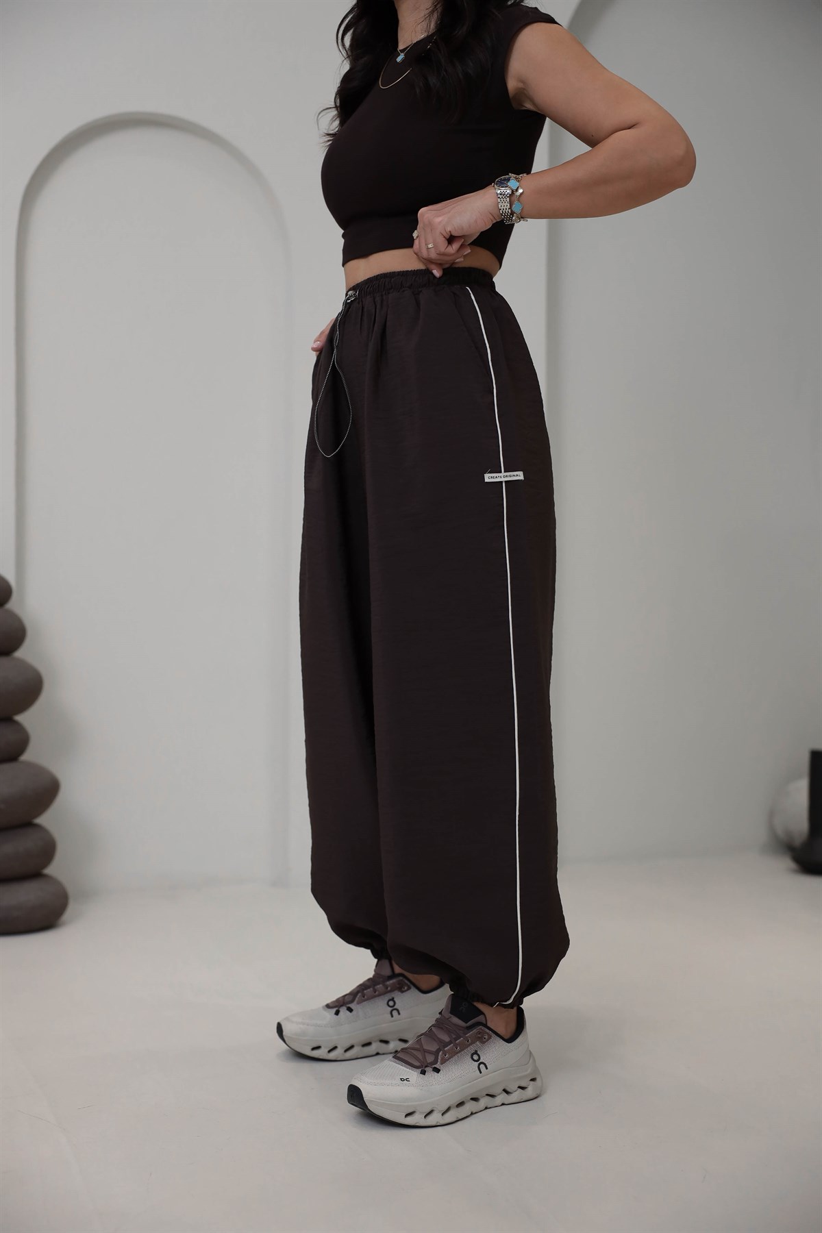 1526 Bel ve Paça Lastikli Biyeli Paraşüt Kumaş Pantolon ACI KAHVE