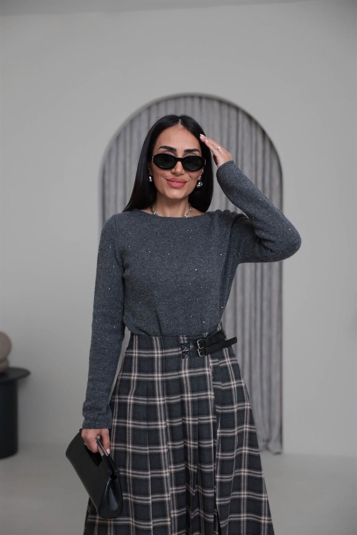 0836 Kayık Yaka Pullu Simli Triko FÜME