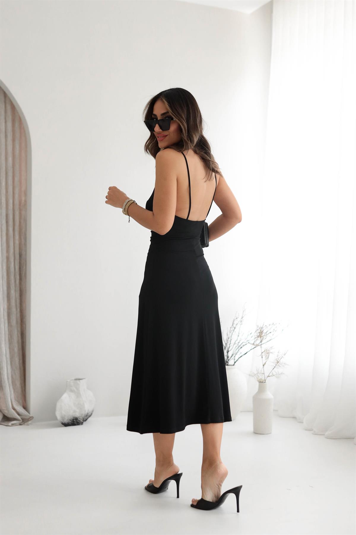 0342 Ön Büzgü Ve Drape Detaylı Askılı Elbise