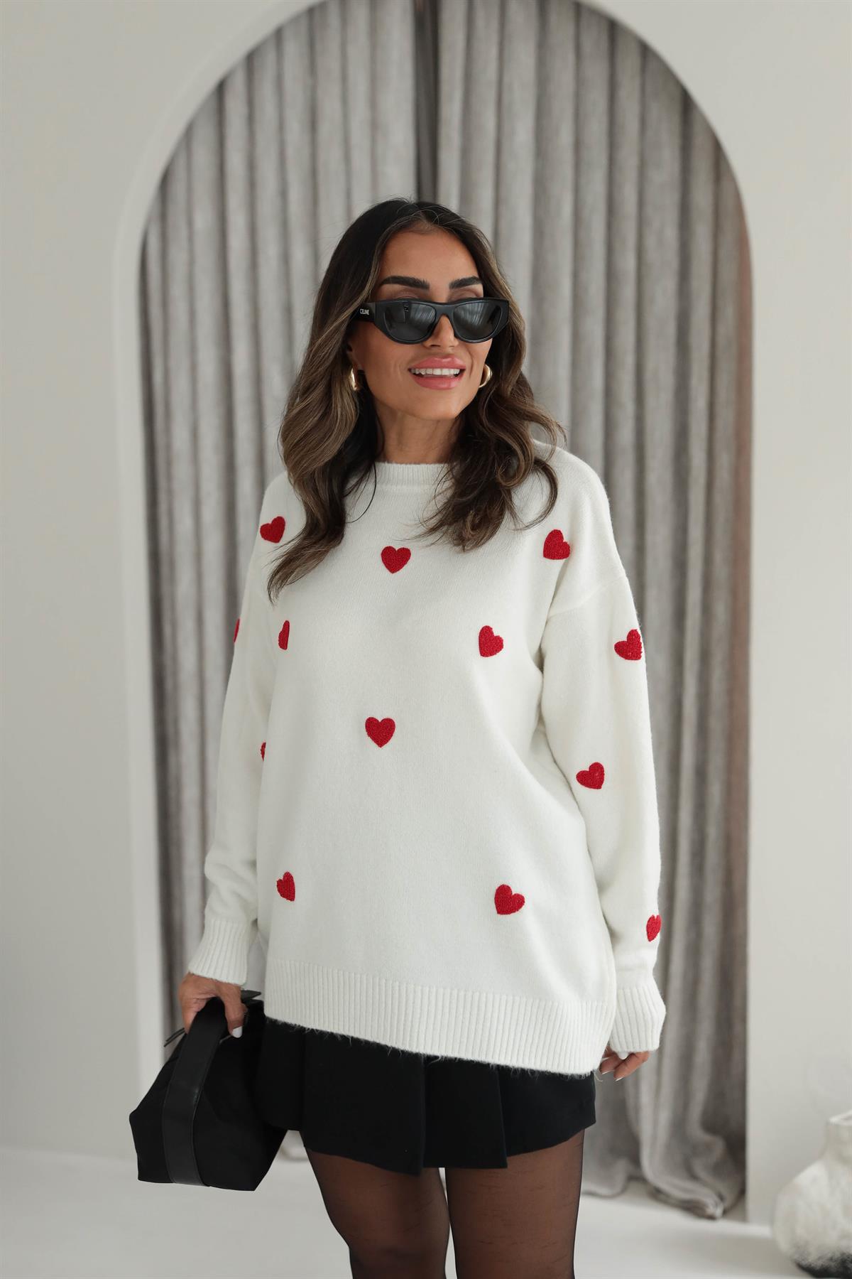 4380 Kalp Detaylı Kazak