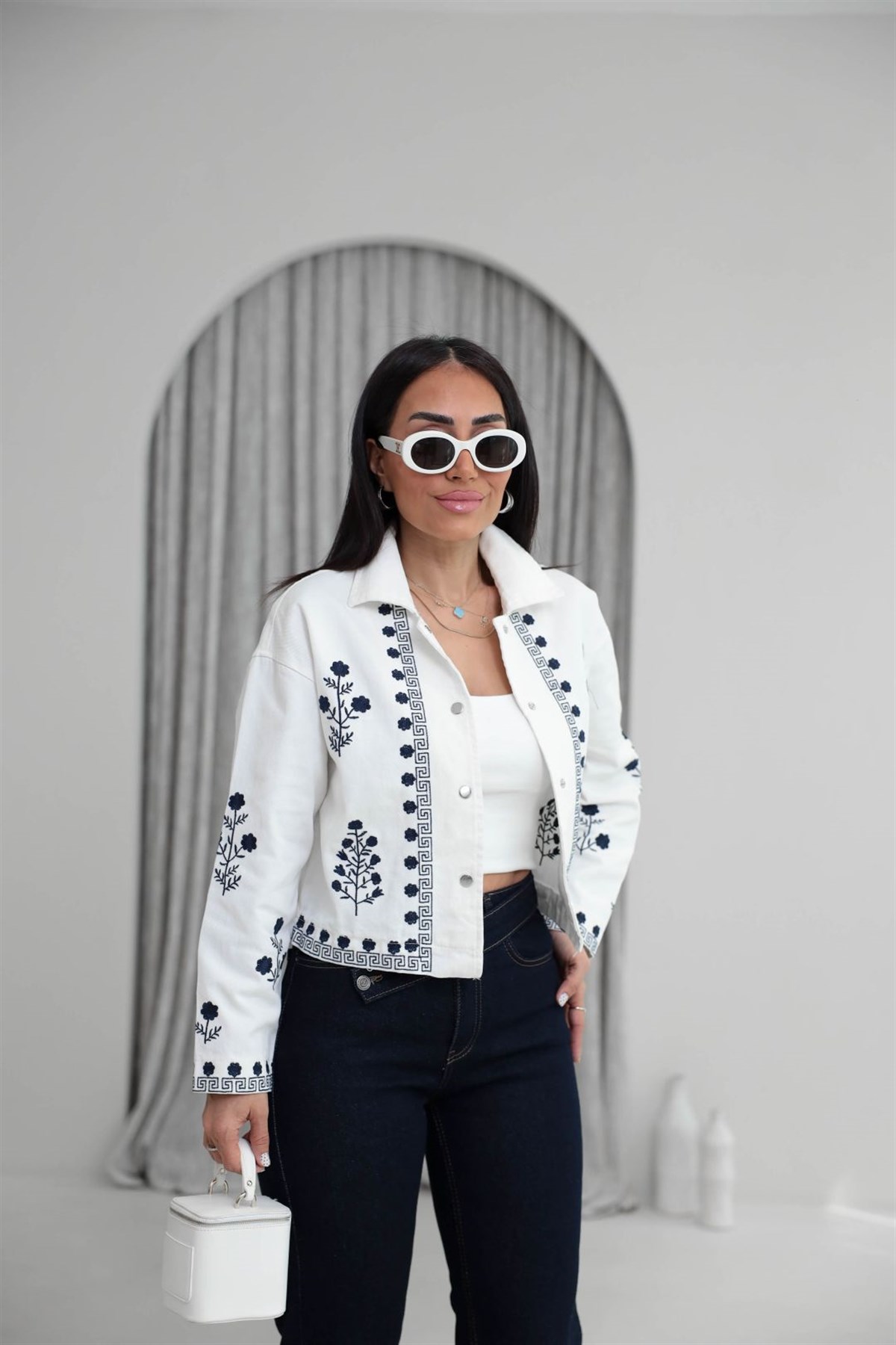 5906 İşleme ve Nakış Detaylı Kot Ceket EKRU