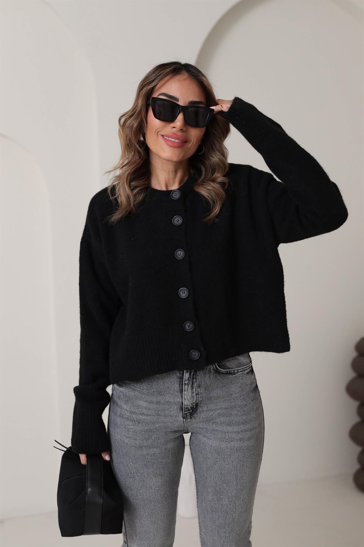 0280 Düğmeli Yumoş Yanları Yırtmaçlı Hırka SİYAH