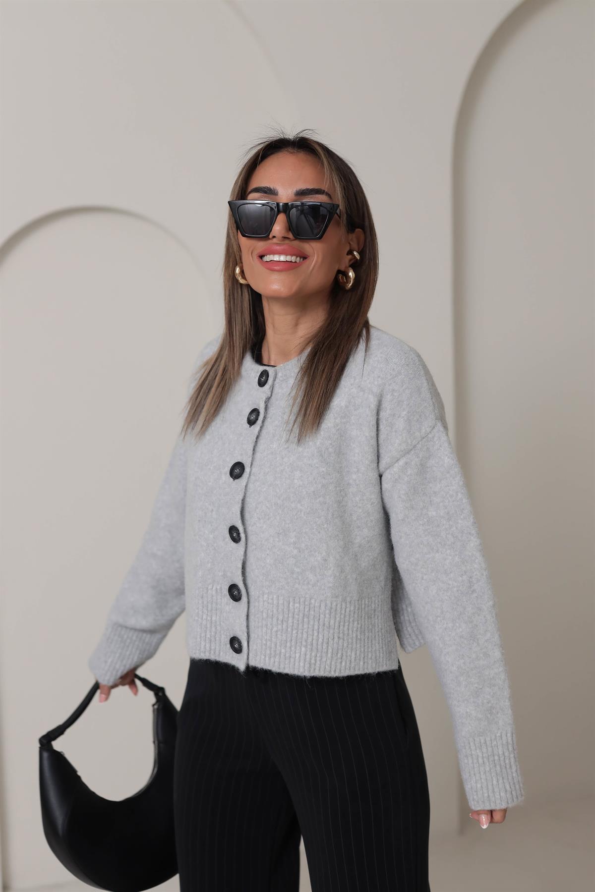 0280 Düğmeli Yumoş Yanları Yırtmaçlı Hırka AÇIK GRİ