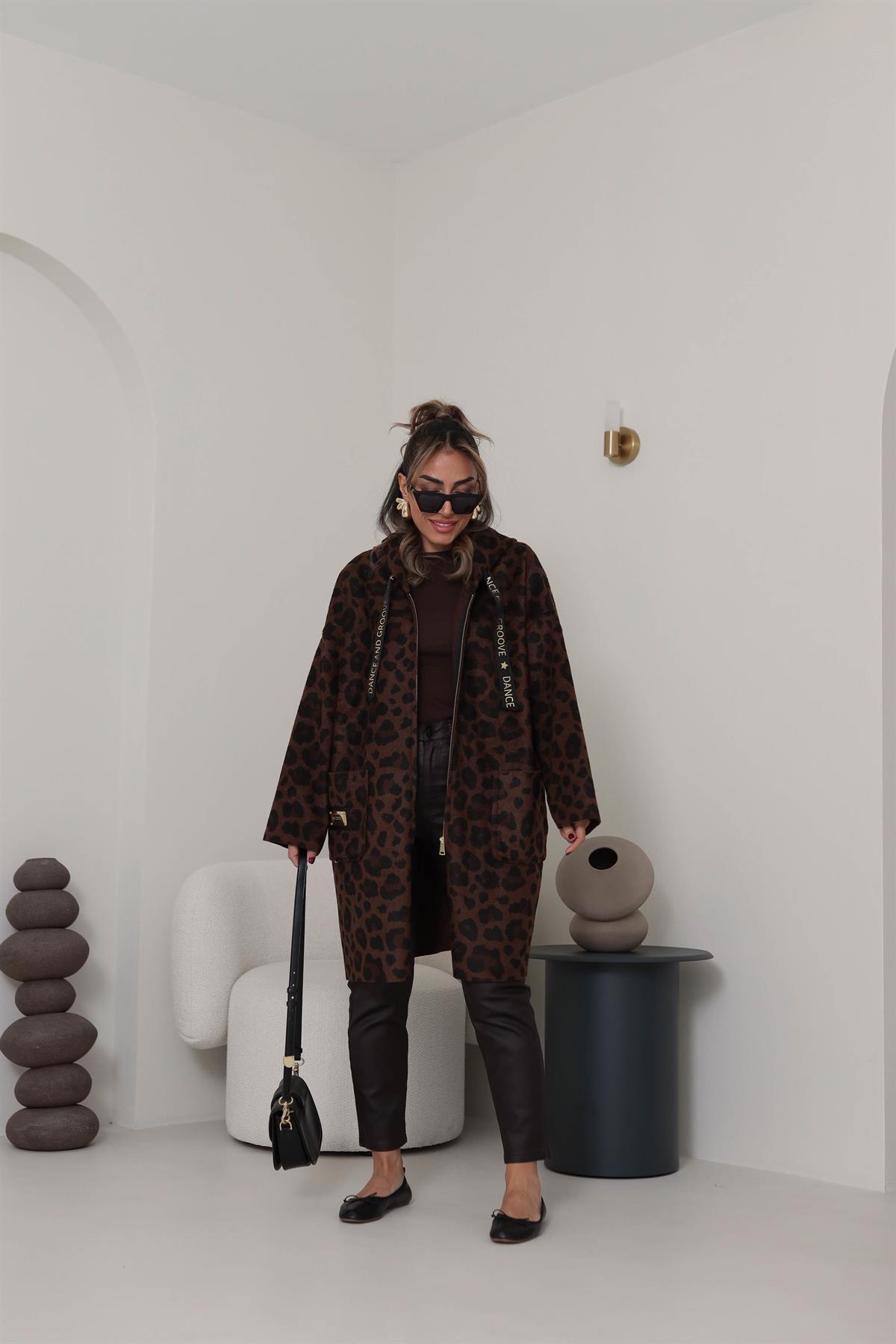 7821 Kahve Leopar Desen Armalı Kaban