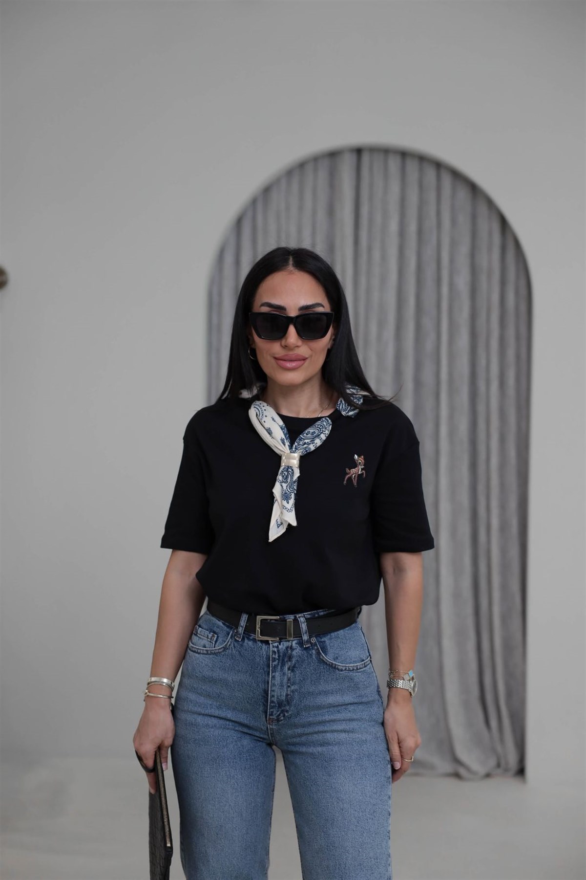 1140 Fular Detaylı Nakışlı Tshirt SİYAH