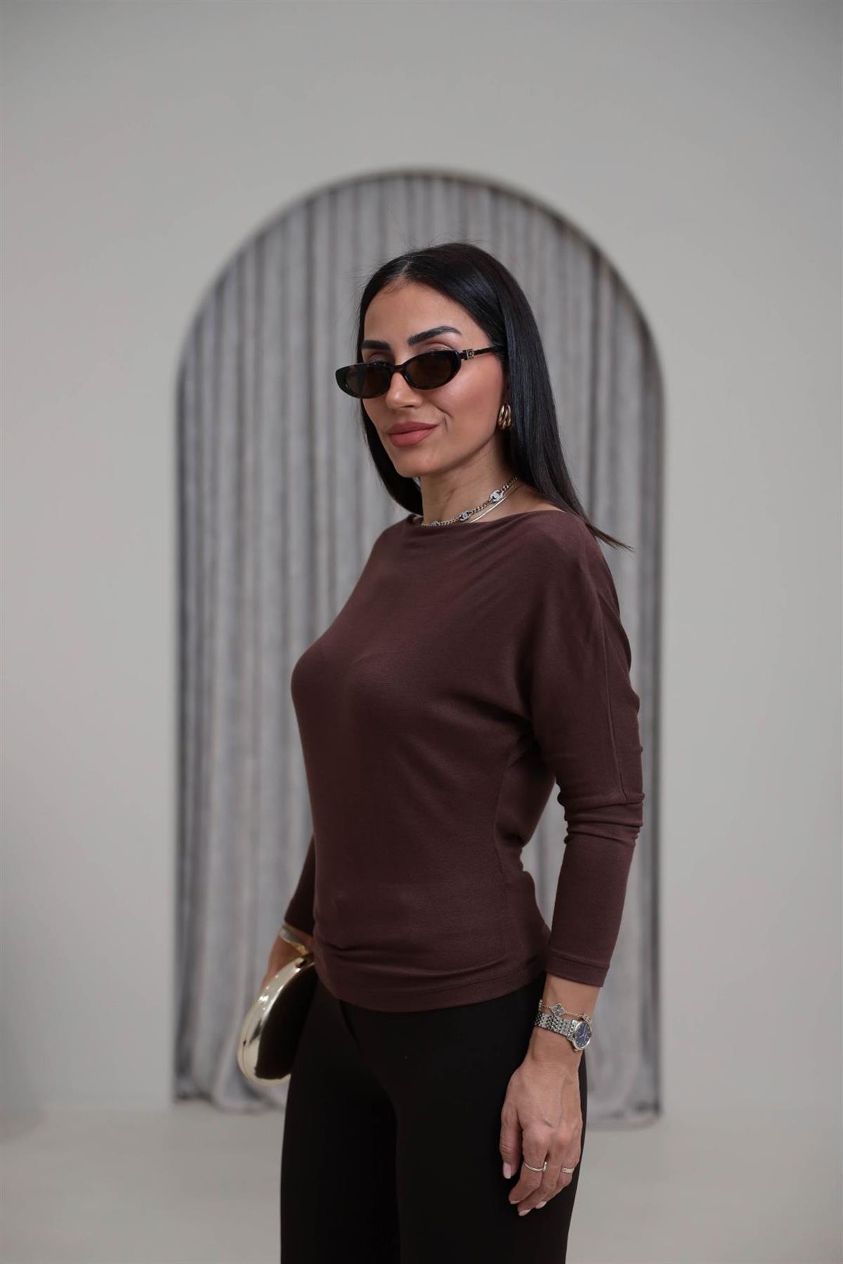 0481 Kayık Yaka Dökümlü Pamuklu Bluz KAHVE