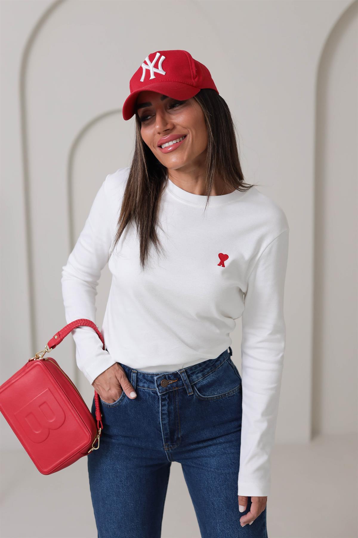 2103 Kalp Nakışlı Tok Doku Uzun Kol Bluz BEYAZ