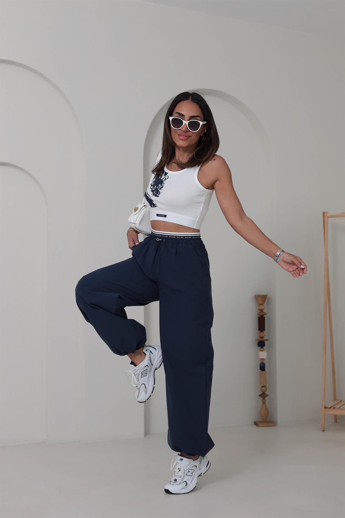 5104 Bel Yazı Detaylı Croplu Takım LACİVERT