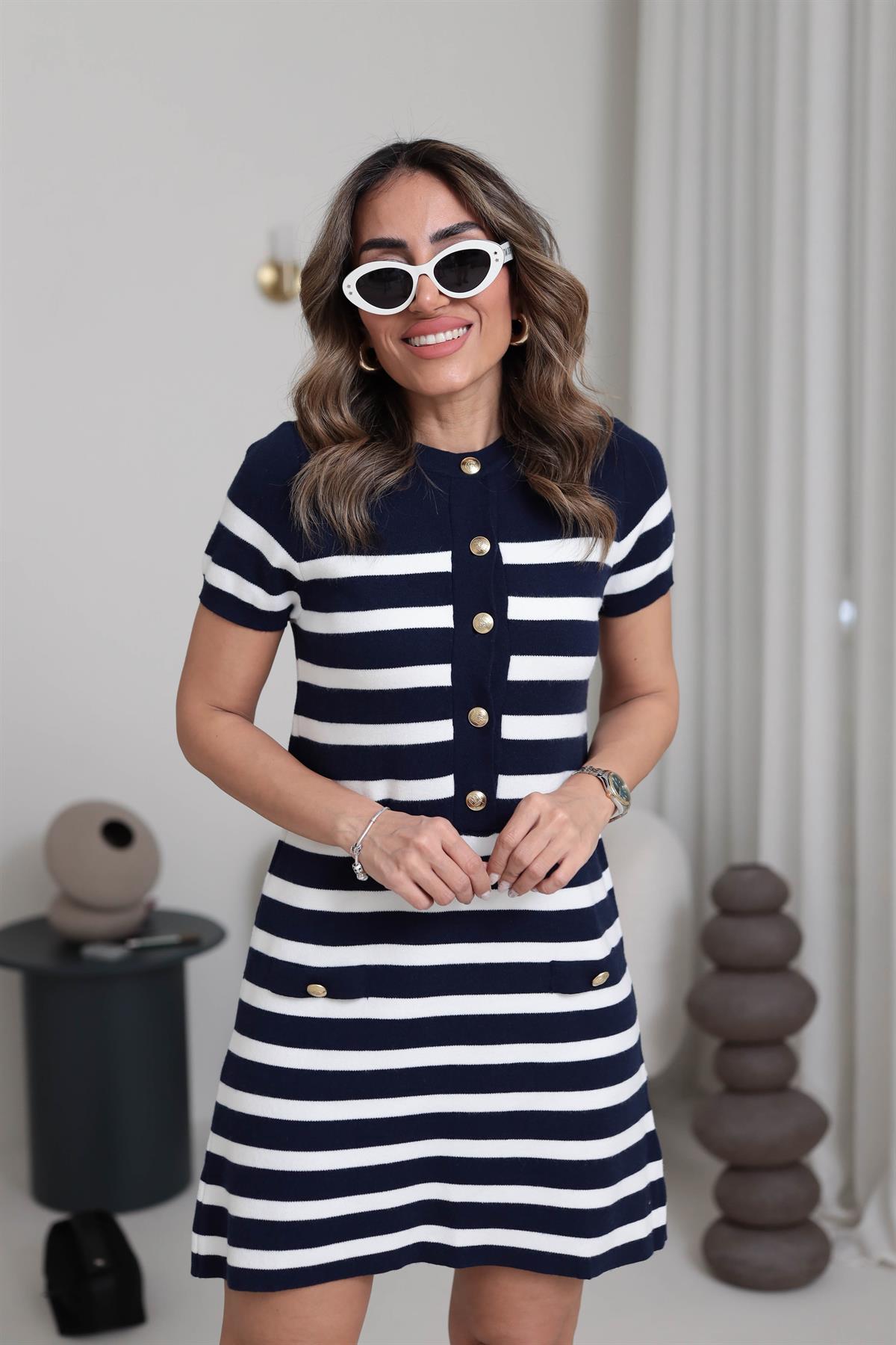 0349 Gold Düğmeli Kısa Kol Çizgili Triko Elbise LACİ-BEYAZ