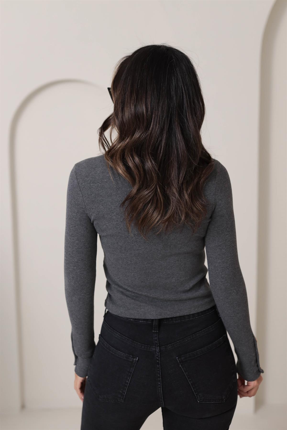 4513 Pamuklu Kolları Düğme Detaylı Bluz