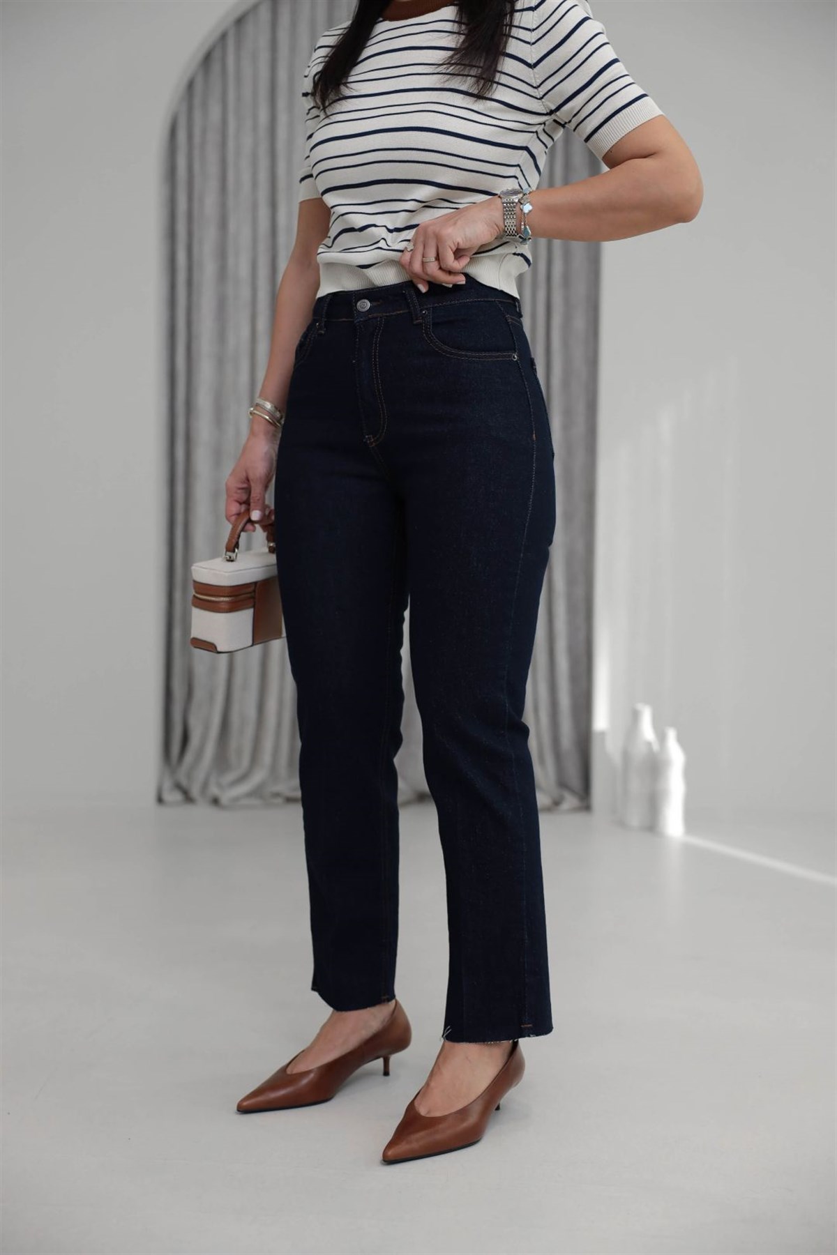 5950 Yüksek Bel Lazer Kesikli Ütülü Jean LACİVERT