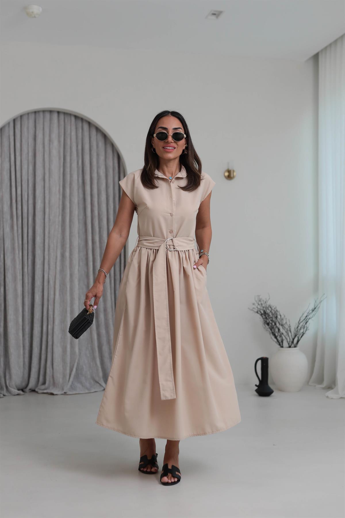 501 Polo Yaka Düğmeli Kuşaklı Uzun Elbise BEJ