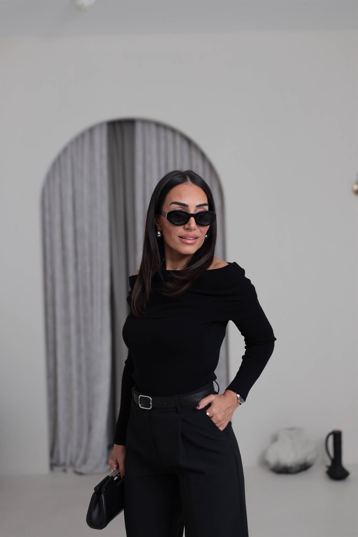 7687 Madonna Yaka Yumuşak Dokulu Triko SİYAH