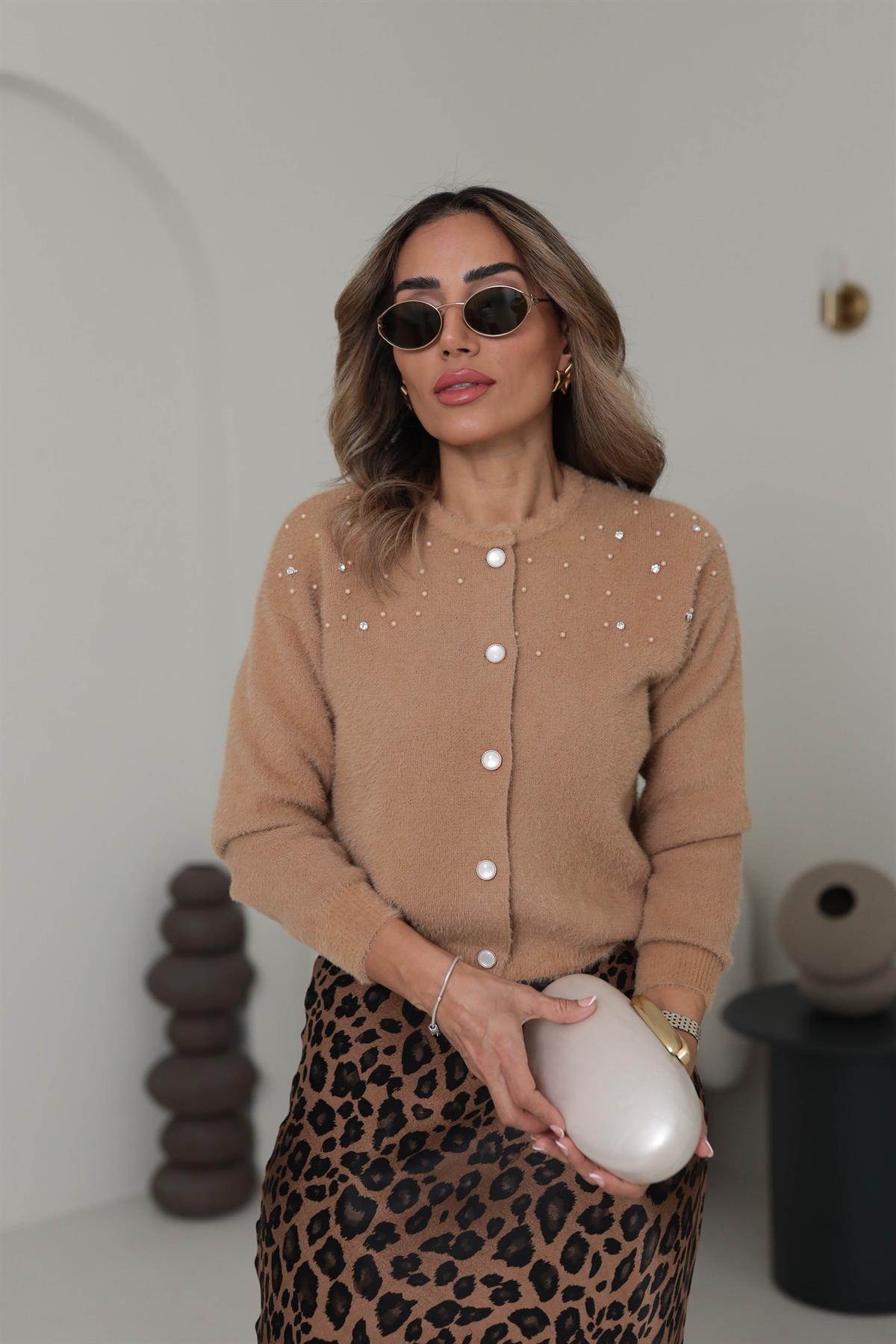 1603 İnci ve Taş İşlemeli Yumoş Triko Hırka CAMEL