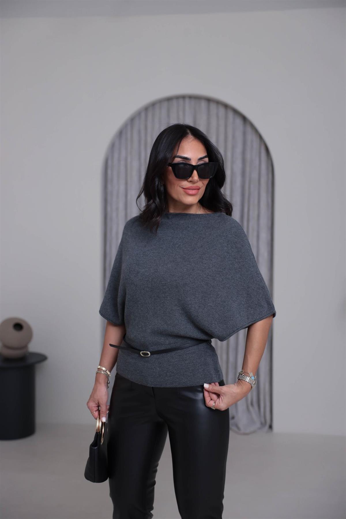 0838 Kayık Yaka Kemerli Triko Kazak FÜME