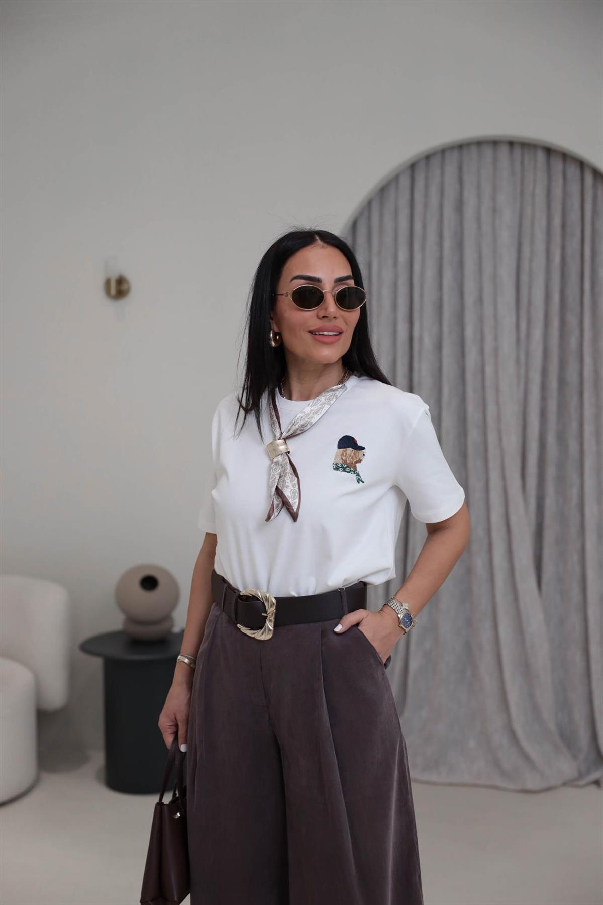 1331 Köpek Nakışlı Fularlı Pamuklu Tshirt EKRU