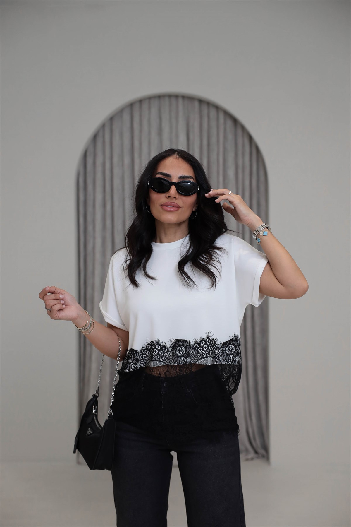 Dantel Garnili Düşük Omuz Tshirt EKRU