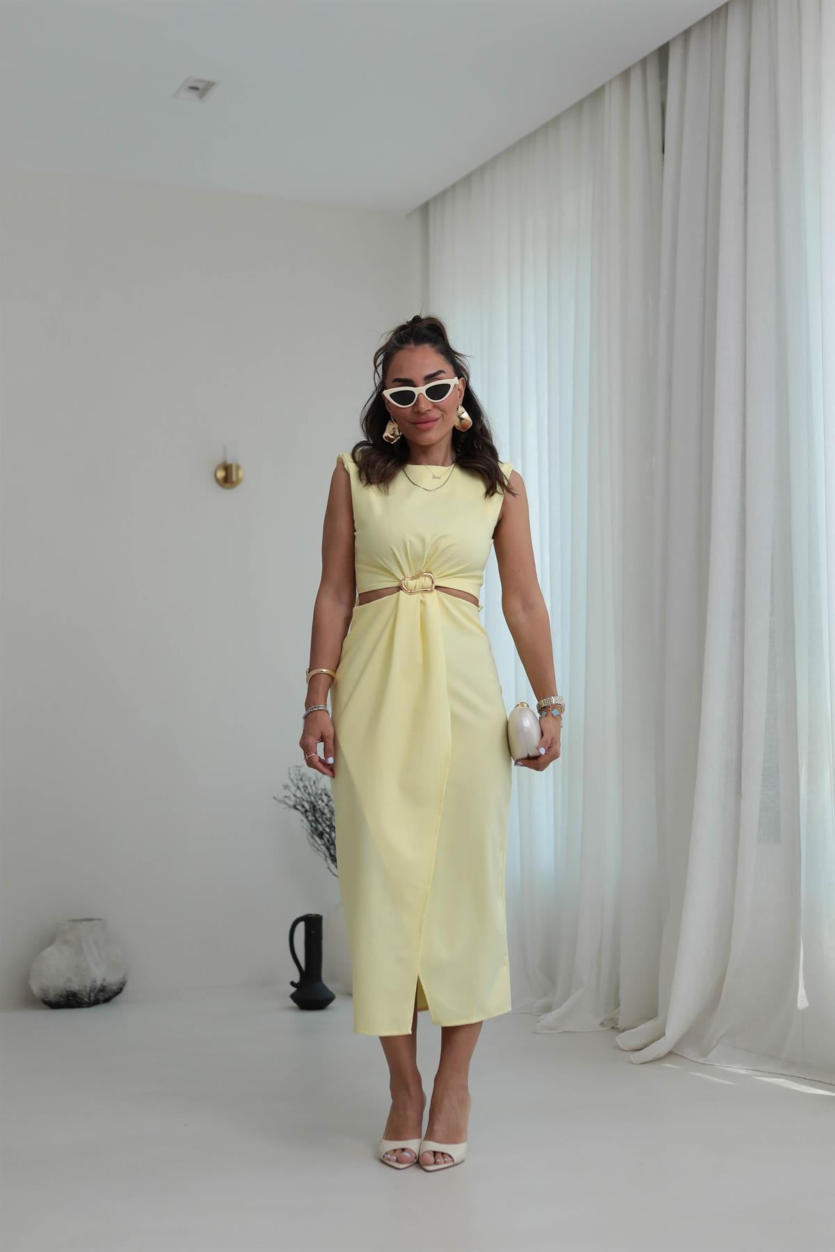 3755 Sıfır Kol  Bel Dekolteli Gold Tokalı Midi Elbise SARI