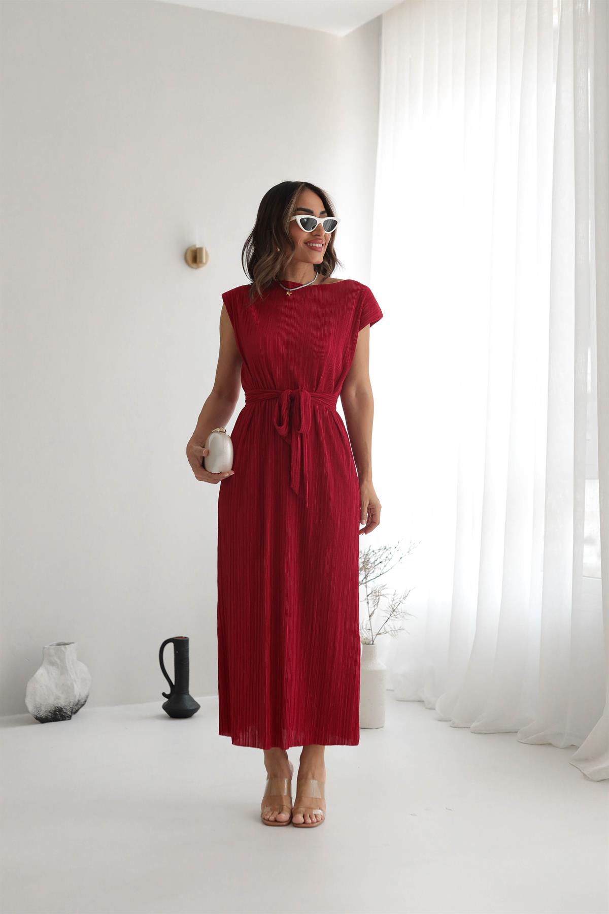 9689 Omuzları Vatkalı Bel Kuşaklı Pilili Elbise