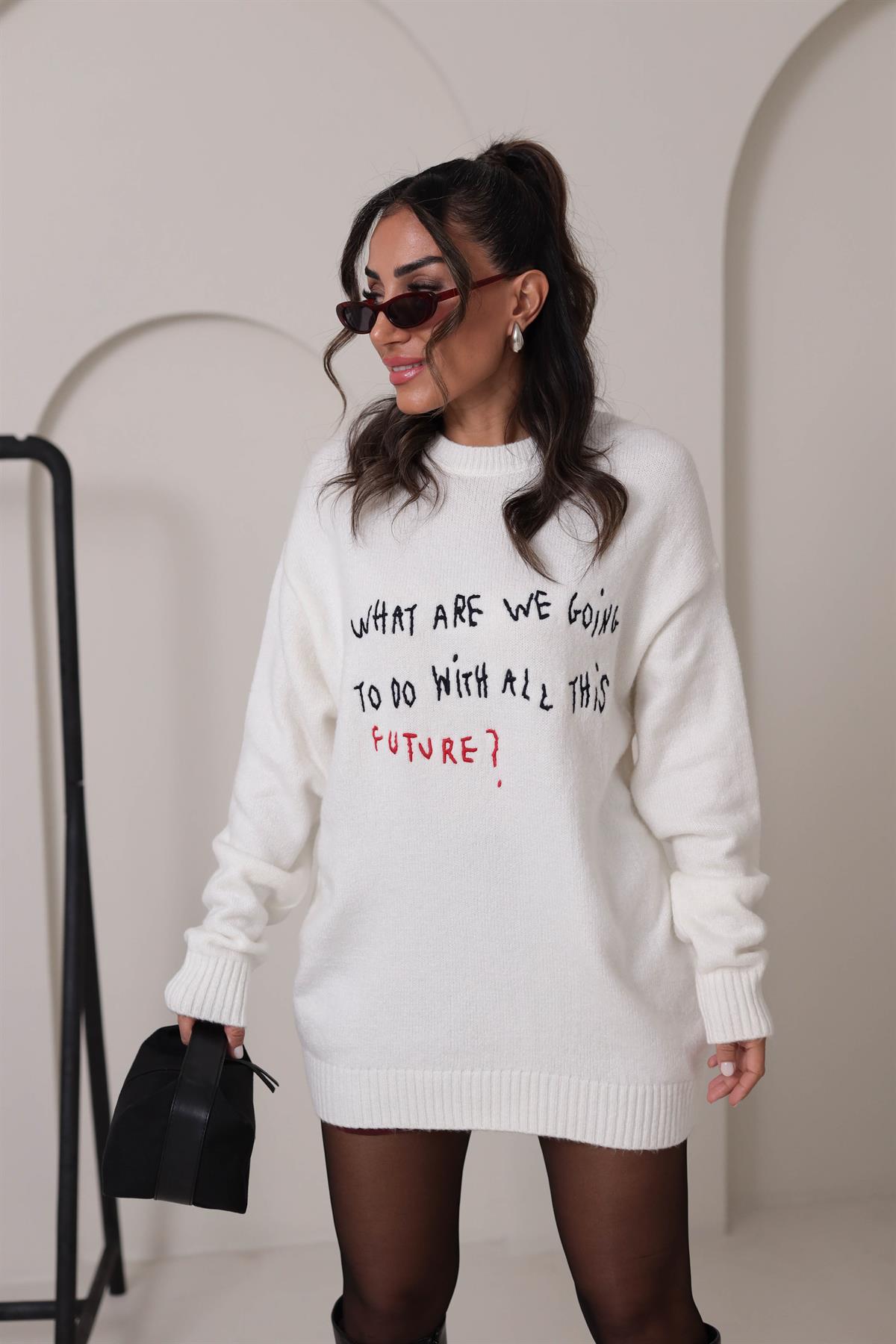 1124 Yazı Nakışlı Oversize Kazak