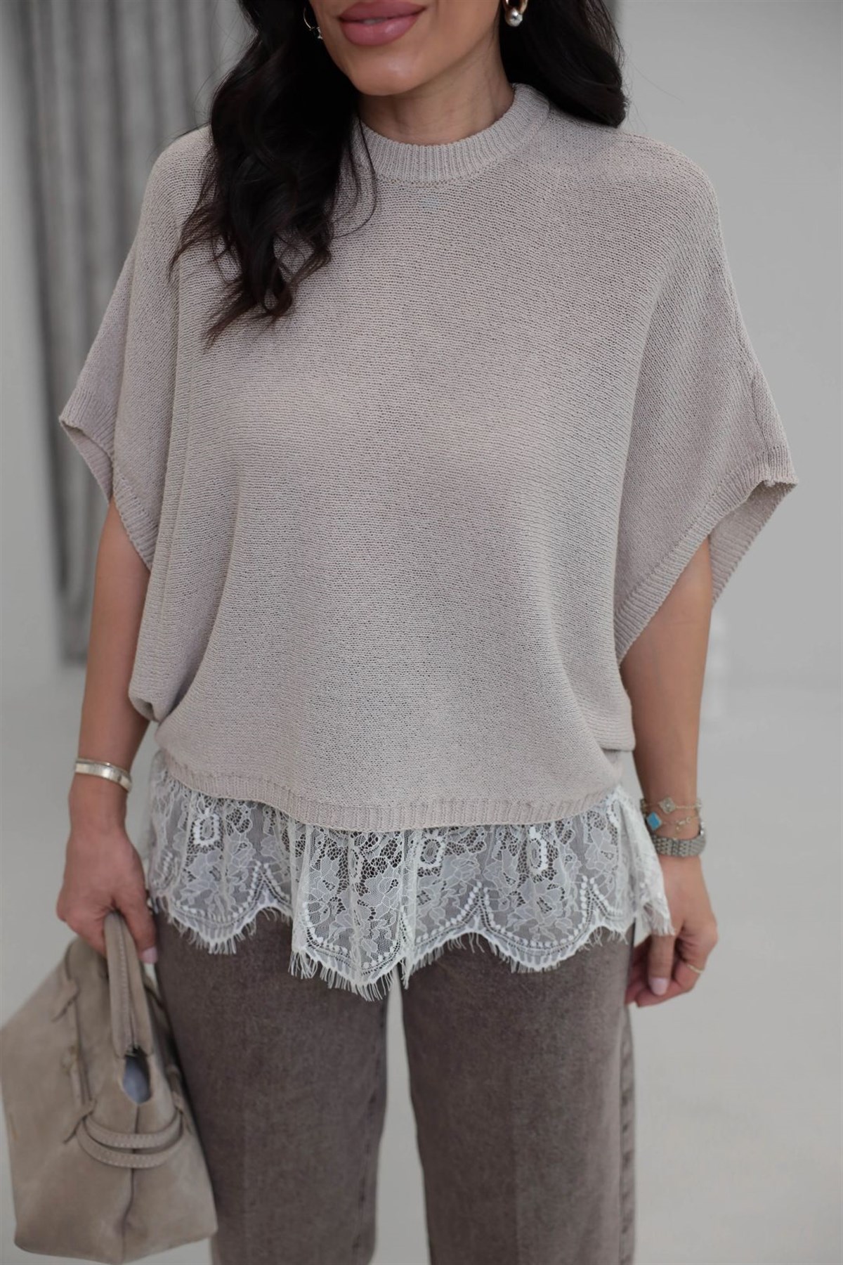 1025 Etek Ucu Dantelli Düşük Omuz Triko Bluz TAŞ