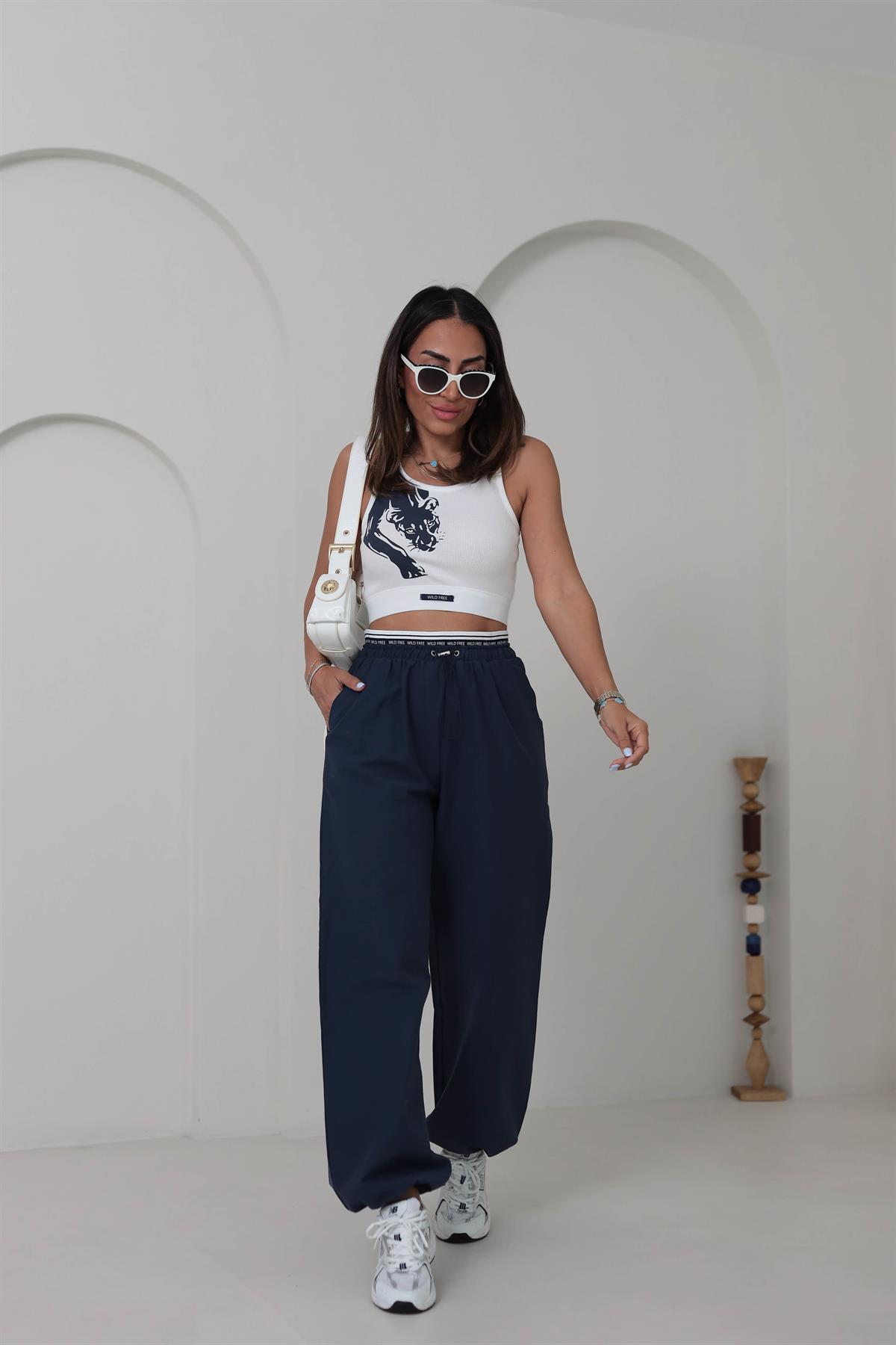 5104 Bel Yazı Detaylı Croplu Takım LACİVERT