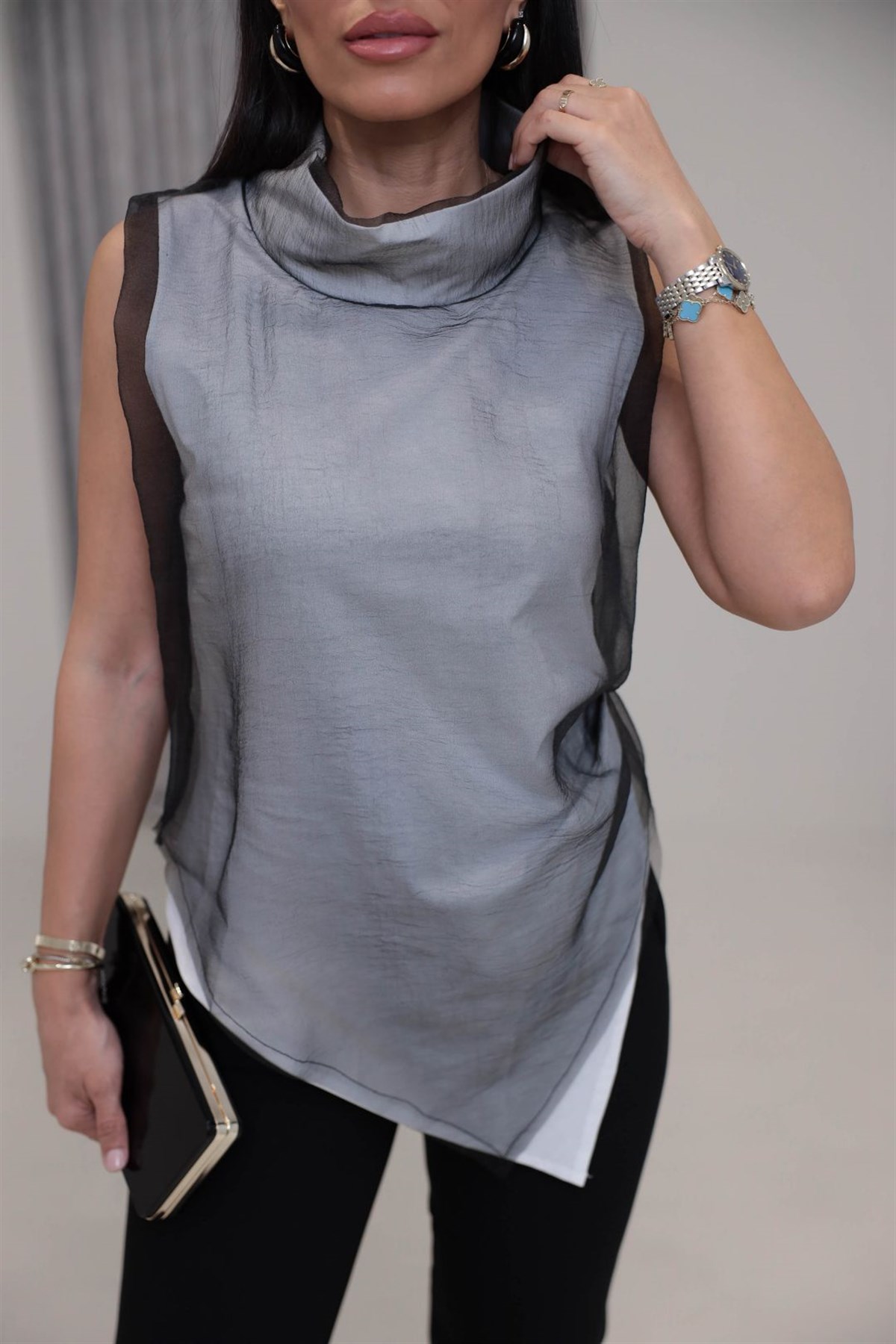 5536 Dik Yaka Asimetrik Kesim Organze Bluz SİYAH-EKRU