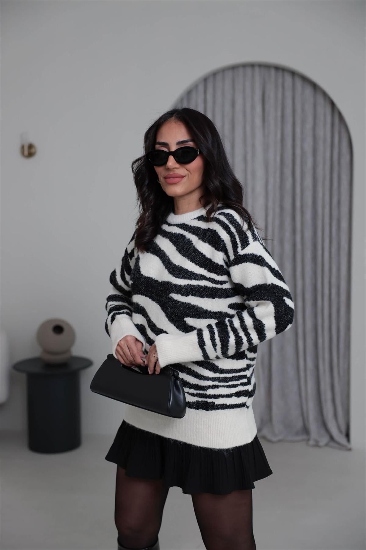 4935 Bisiklet Yaka Şardonlu Zebra Kazak ekru-siyah