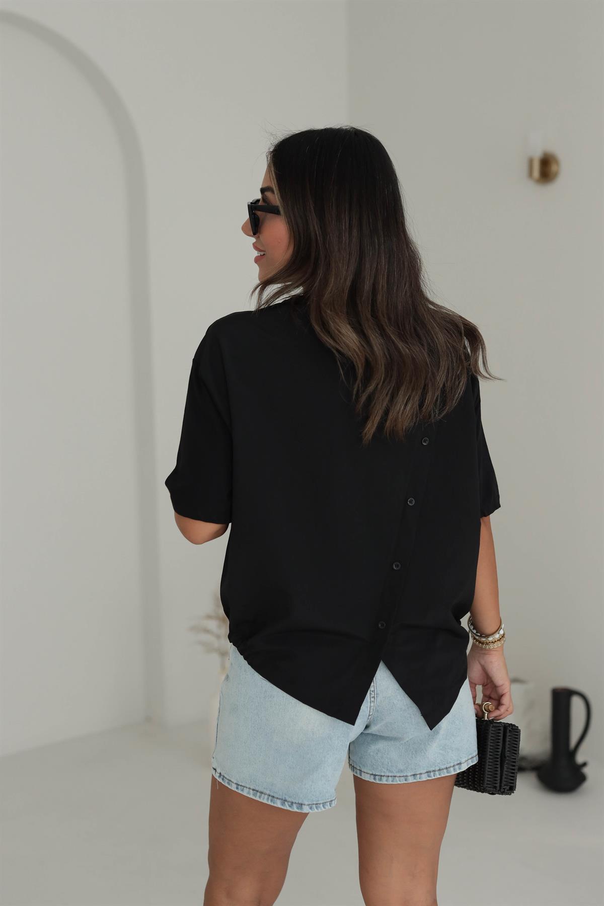 8678 Sırtı Düğmeli Poplin Kumaş Tshirt