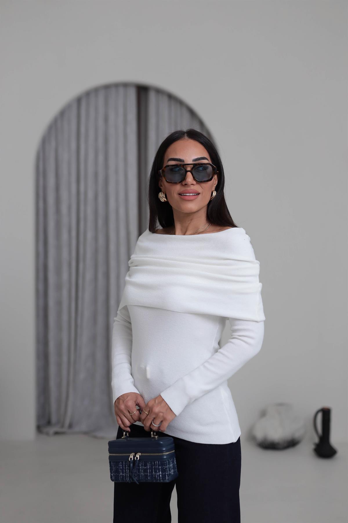 7687 Madonna Yaka Yumuşak Dokulu Triko EKRU