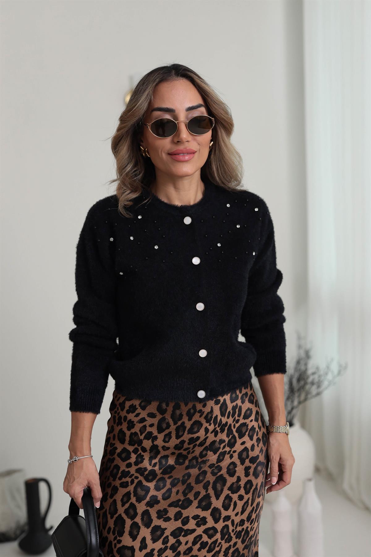 1603 İnci ve Taş İşlemeli Yumoş Triko Hırka SİYAH