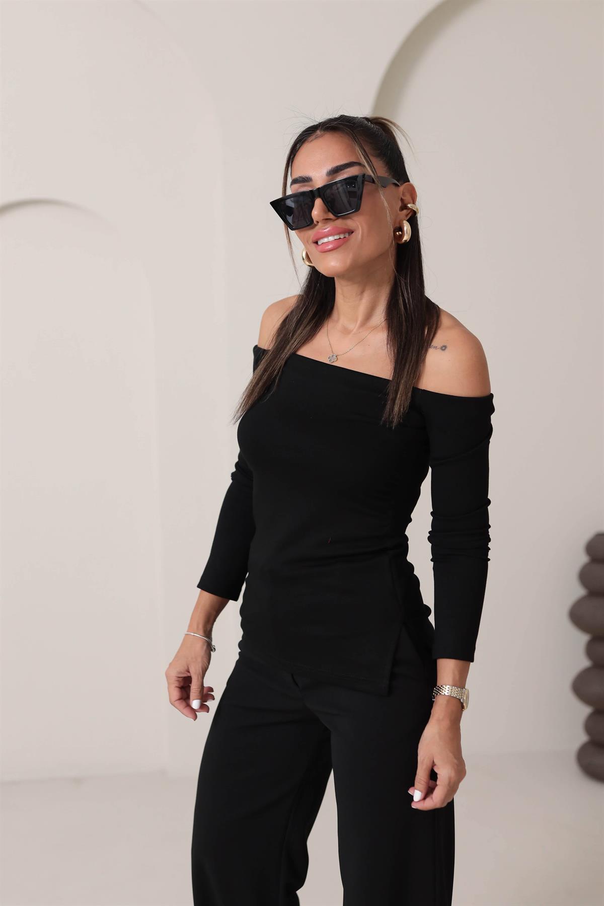 0127 Omuz Dekolteli Dokulu Bluz SİYAH