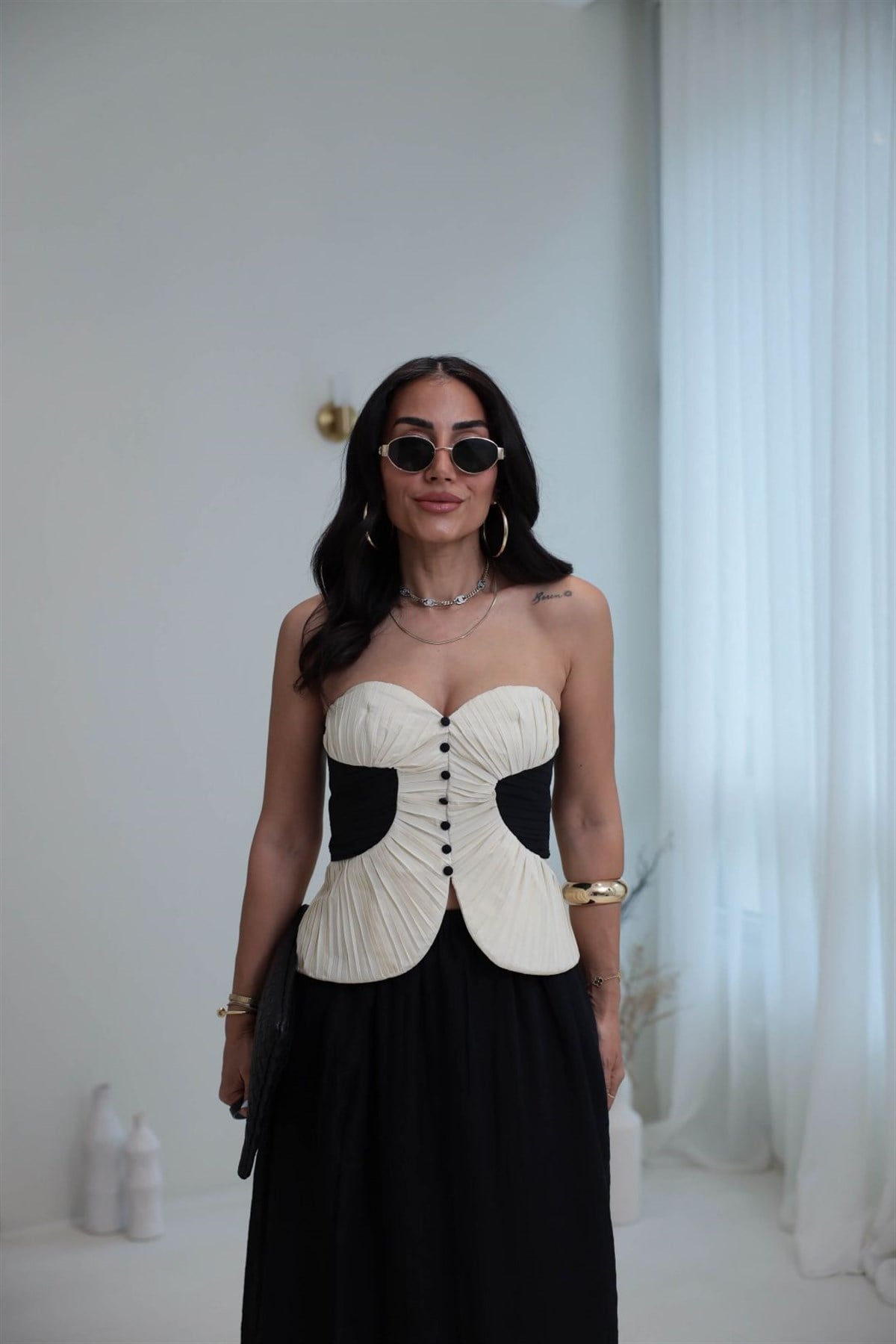 7476 Kontrast Piliseli Straplez Korse Bluz KREM-SİYAH