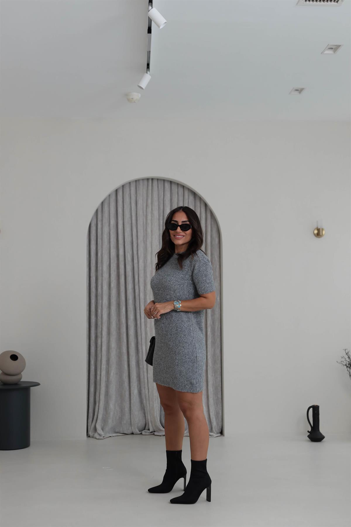 0257 Bisiklet Yaka Yumuşak Dokulu Elbise FÜME