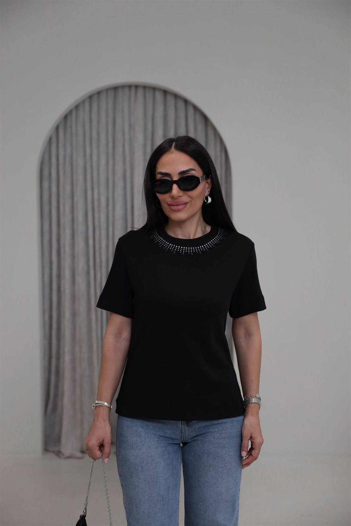 0224 Yakası Taşlı Pamuklu Massi Tshirt SİYAH