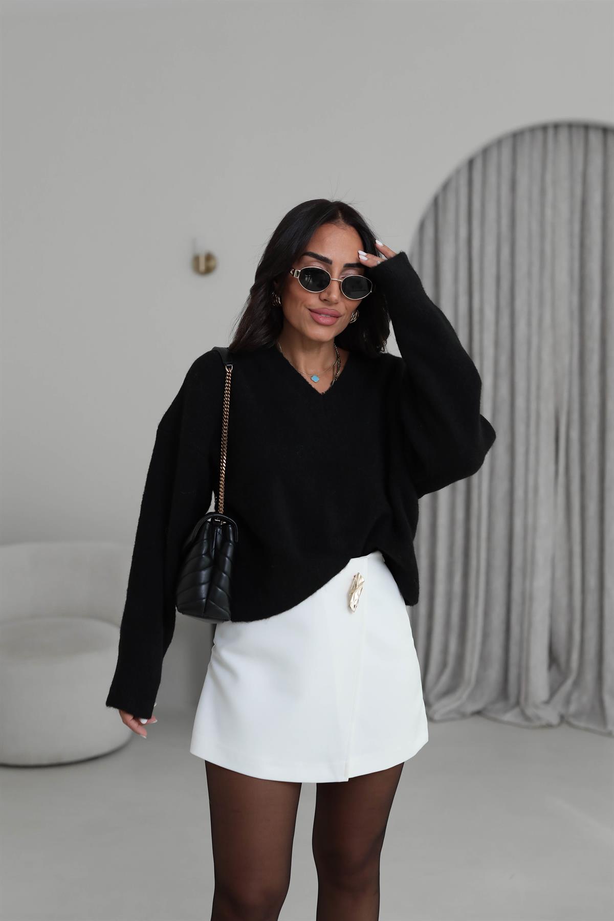 0645 V Yaka Yumuşak Dokulu Triko Kazak SİYAH