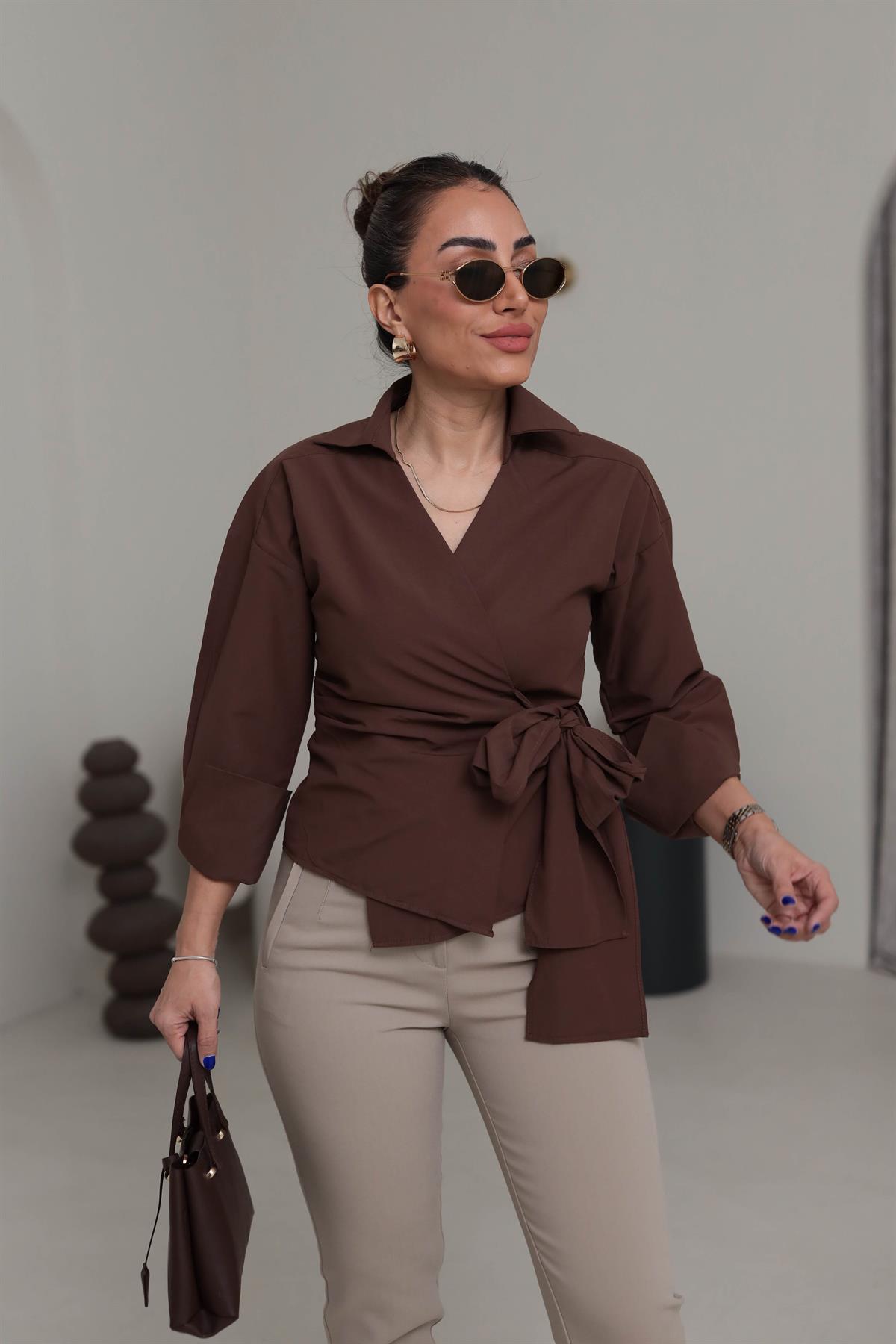 1023 Kruvaze Yaka Yandan Bağlamalı Poplin Gömlek KAHVE