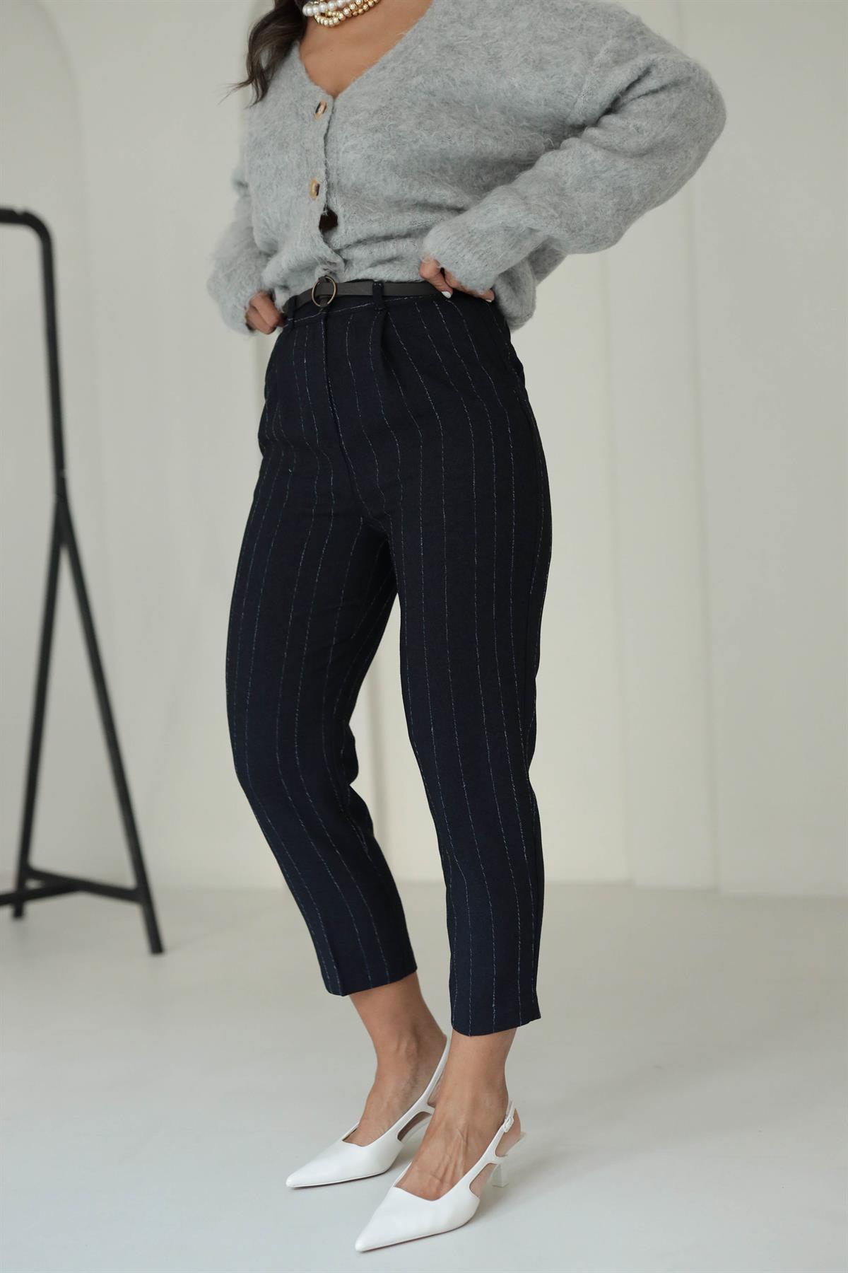 0262 Bel Lastikli Çizgili Kemerli Havuç Pantolon