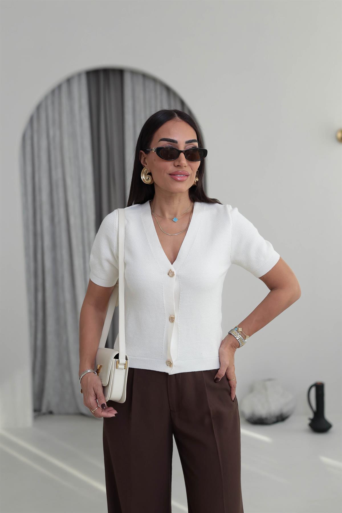 0069 Kısa Kol V Yaka Düğmeli Hırka KREM