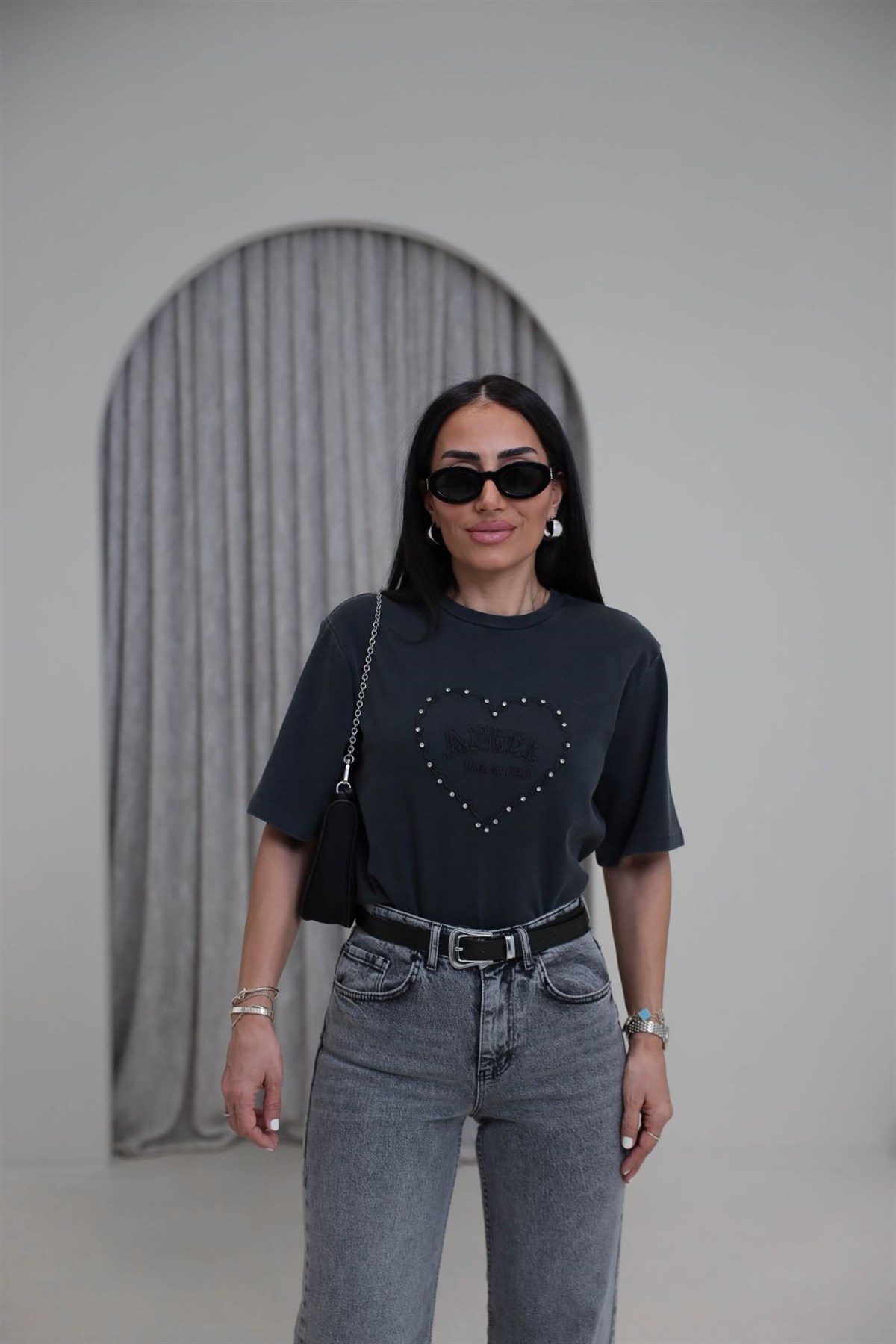 8112 Kalp Nakışlı Taşlı Bisiklet Yaka Tshirt ANTRASİT